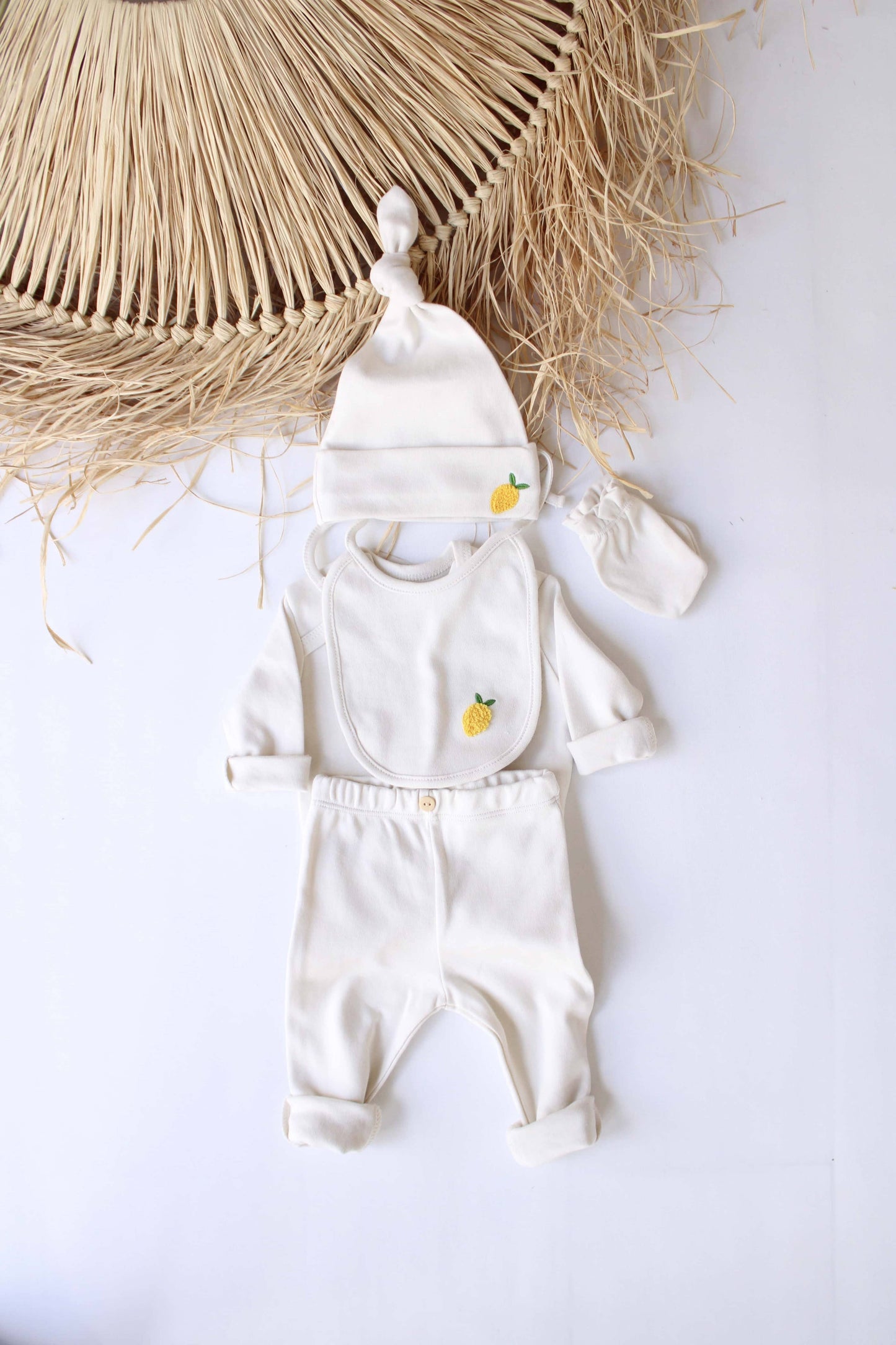 Honey and Hive - Lemon Patterned 5 Piece Newborn Set