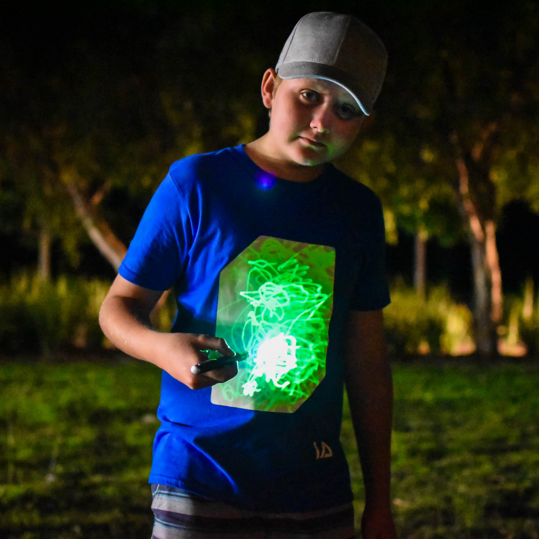 Illuminated Apparel - Kids Interactive Glow T-shirt - Blue/Green