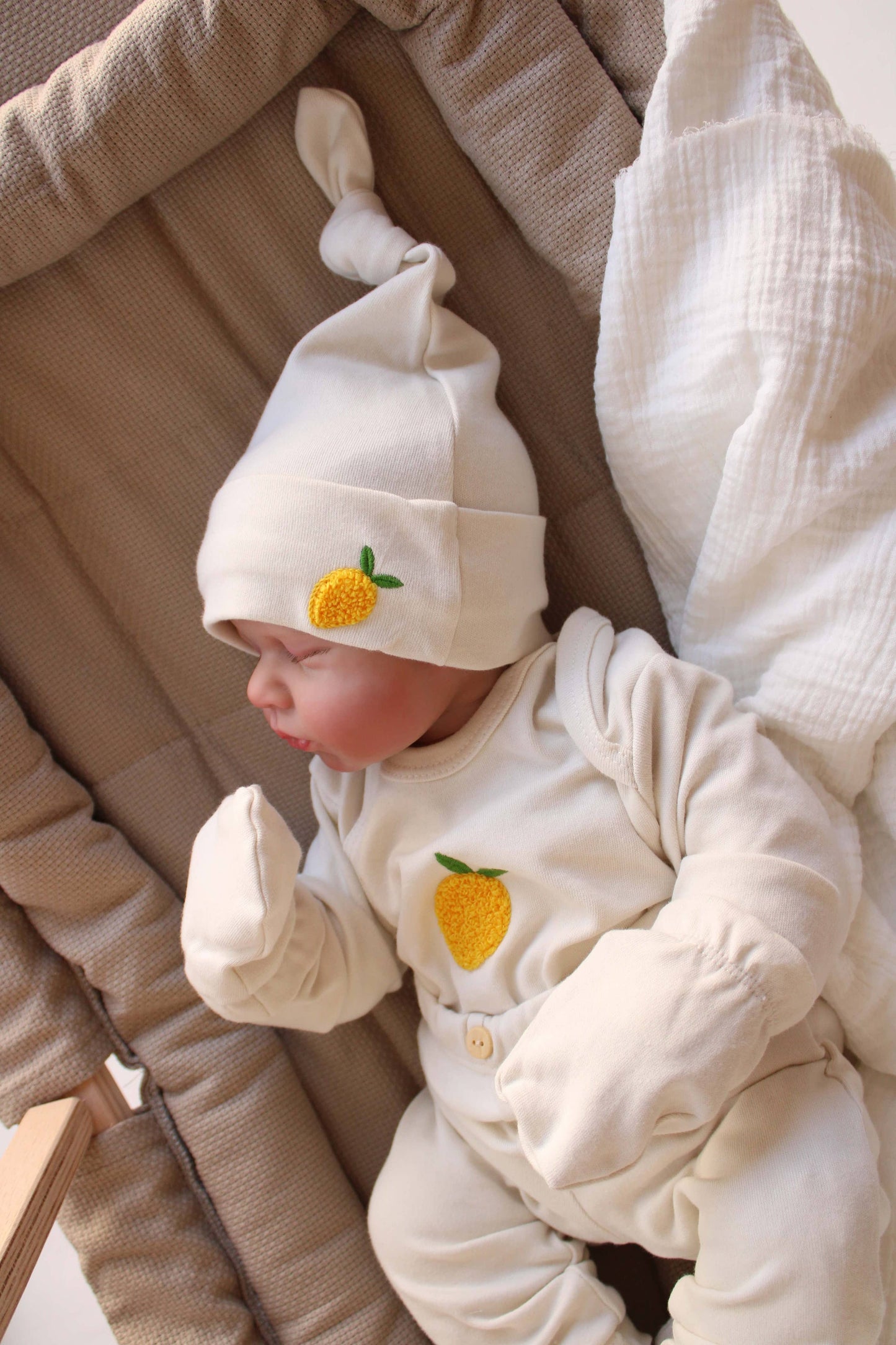Honey and Hive - Lemon Patterned 5 Piece Newborn Set