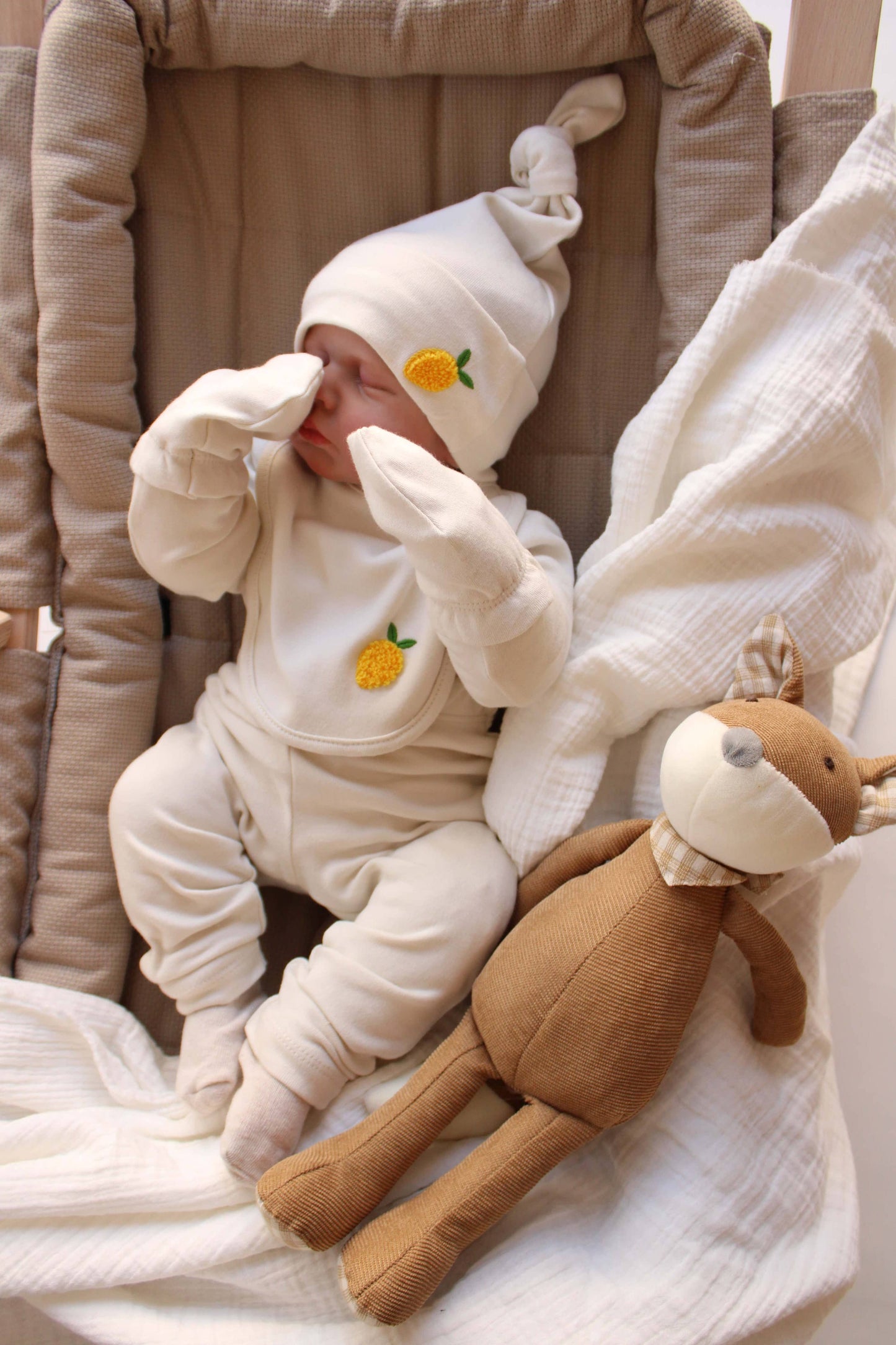 Honey and Hive - Lemon Patterned 5 Piece Newborn Set