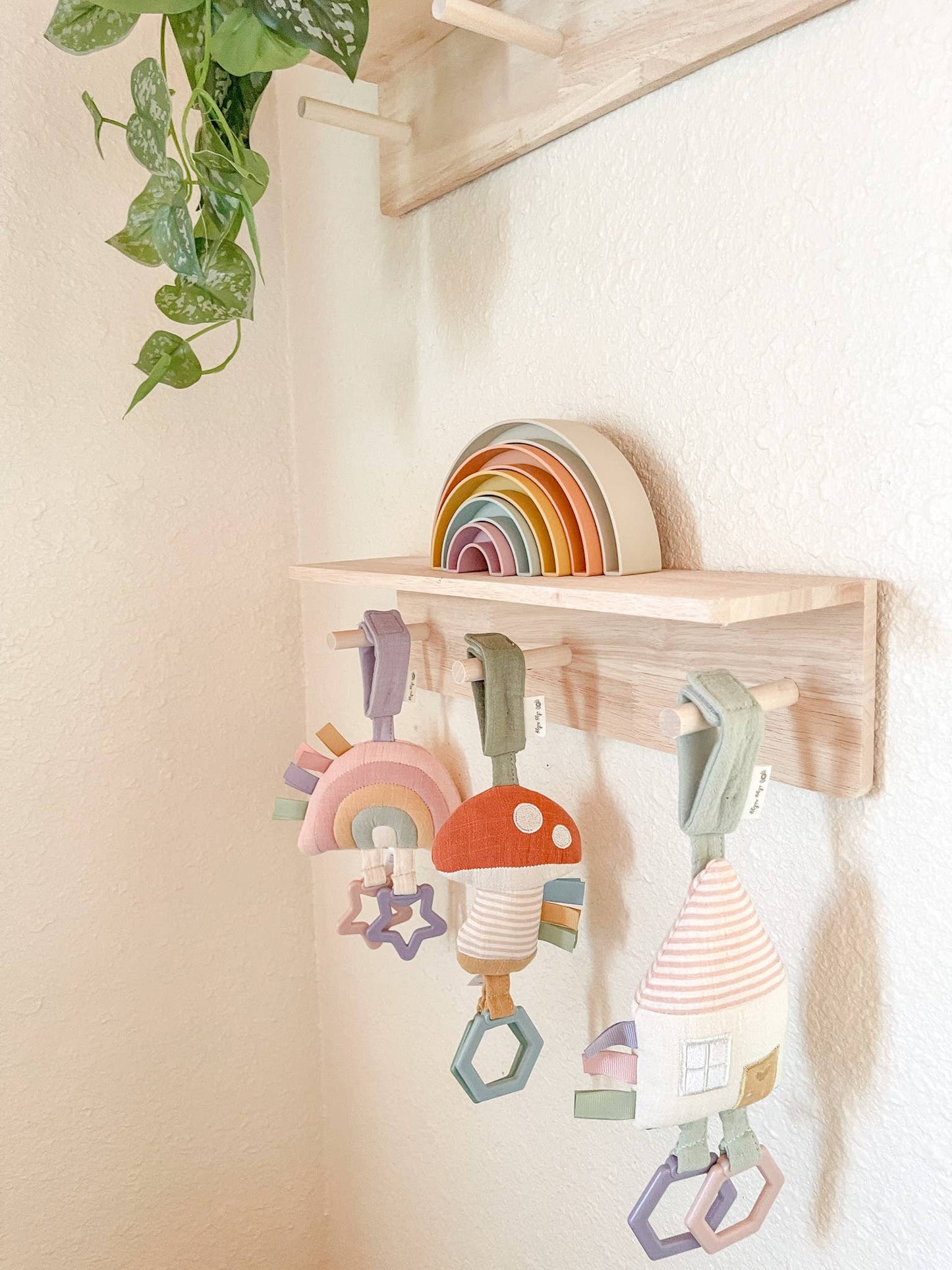 Itzy Ritzy - Bitzy Bespoke Ritzy Jingle Attachable Travel Toy