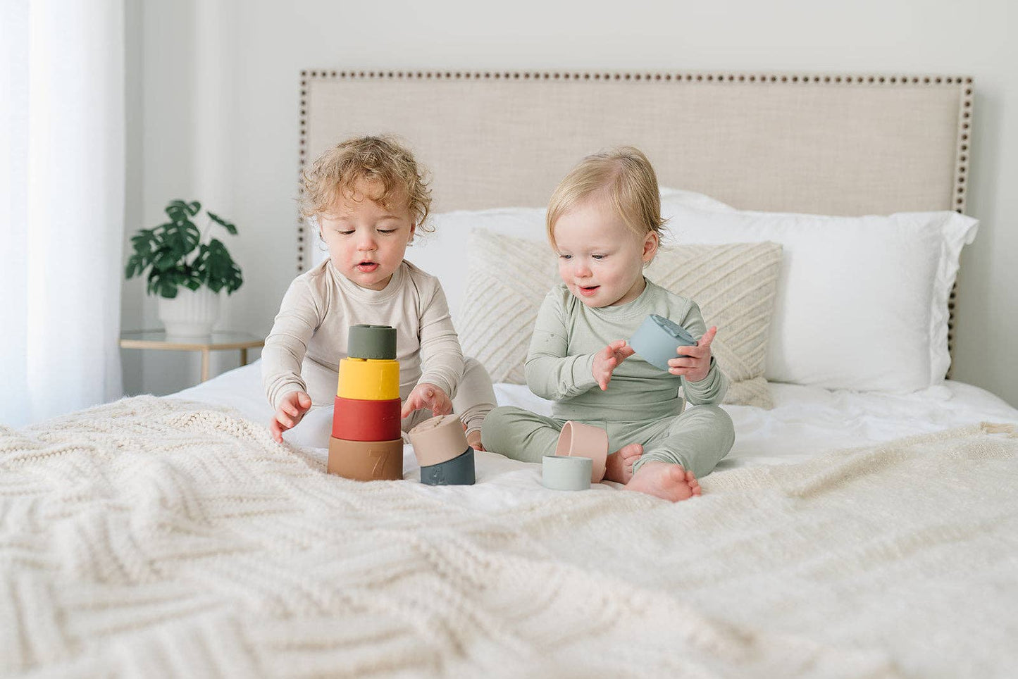 Marlowe & Co - Retro Stacking Silicone Nesting Cups