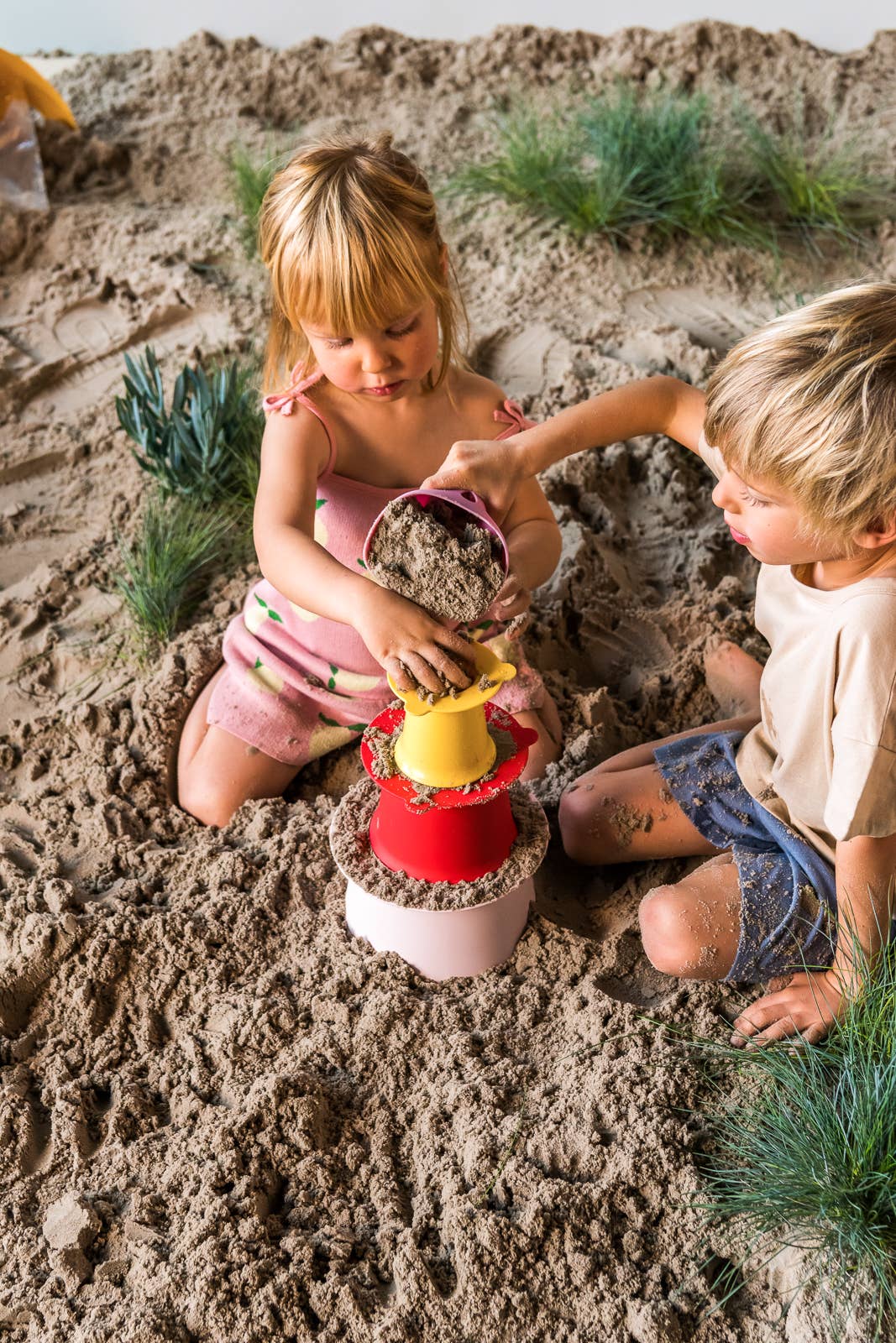 Quut Toys - Quut Alto - Sandcastle builder. Beach and Sand Toy.