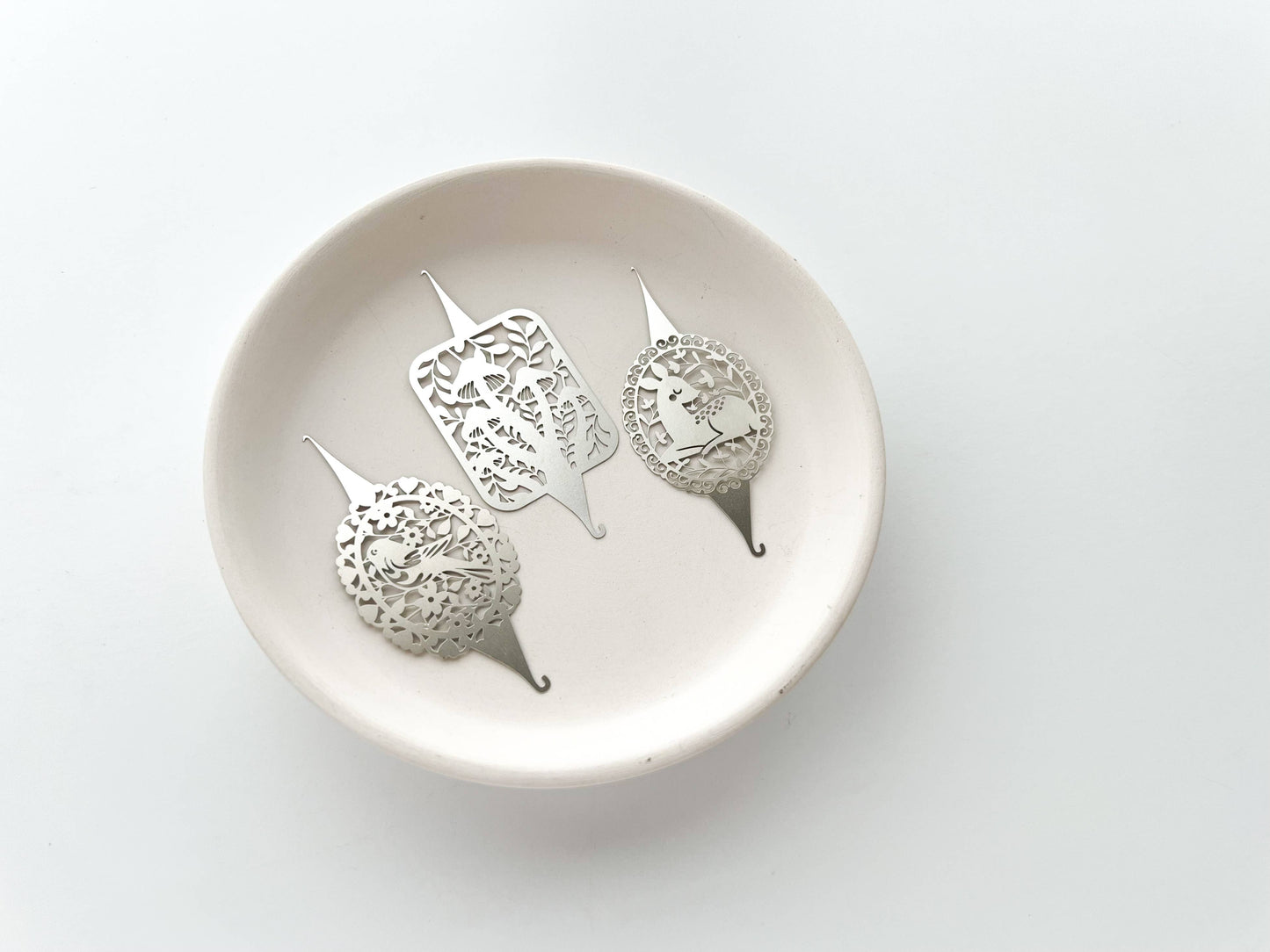 Matryoshka Doll Shop - Needle threader for embroidery, cross stitch, sewing