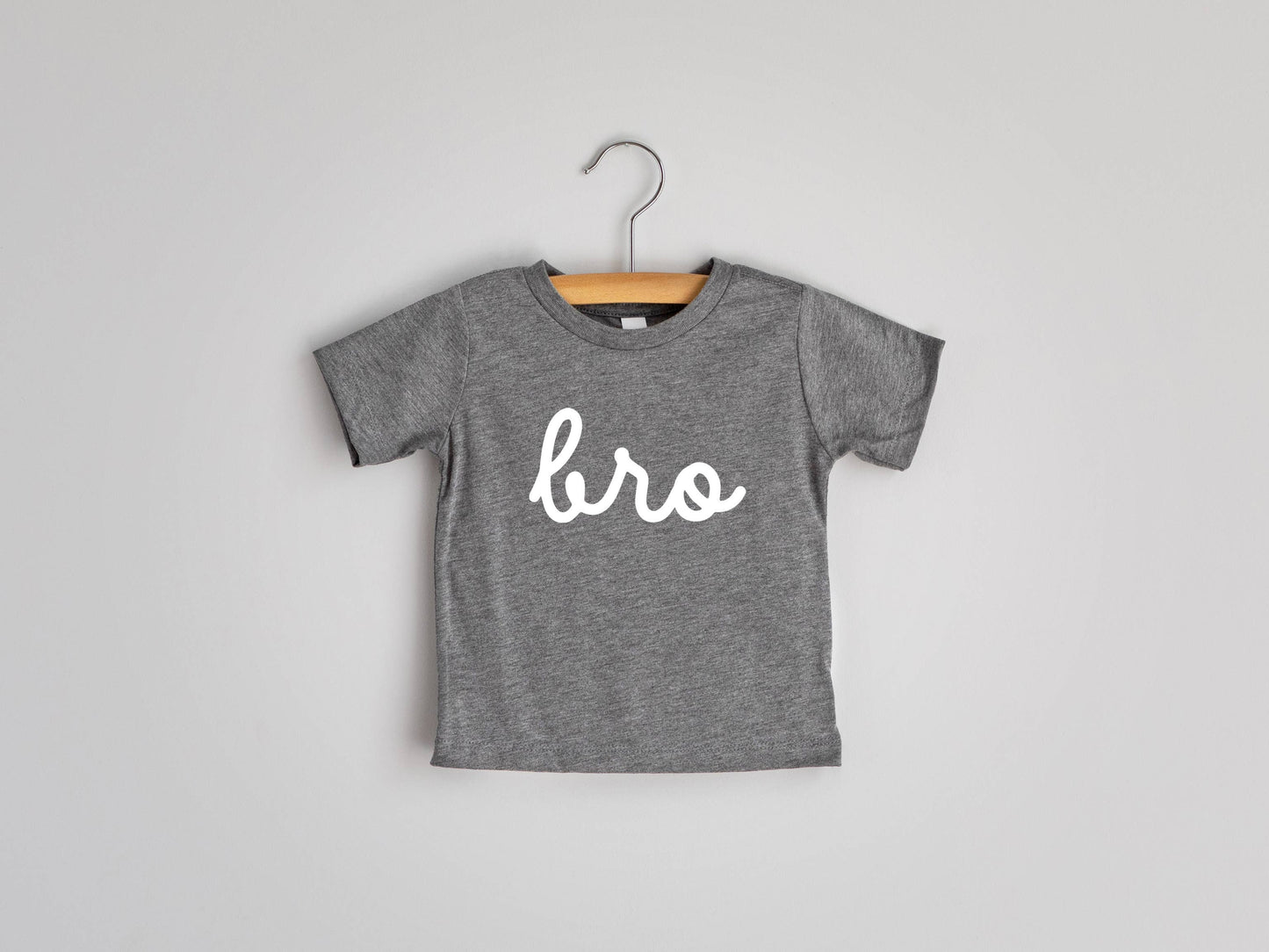 Gladfolk - Bro Script Baby & Kids Tee
• Gray
• White Ink