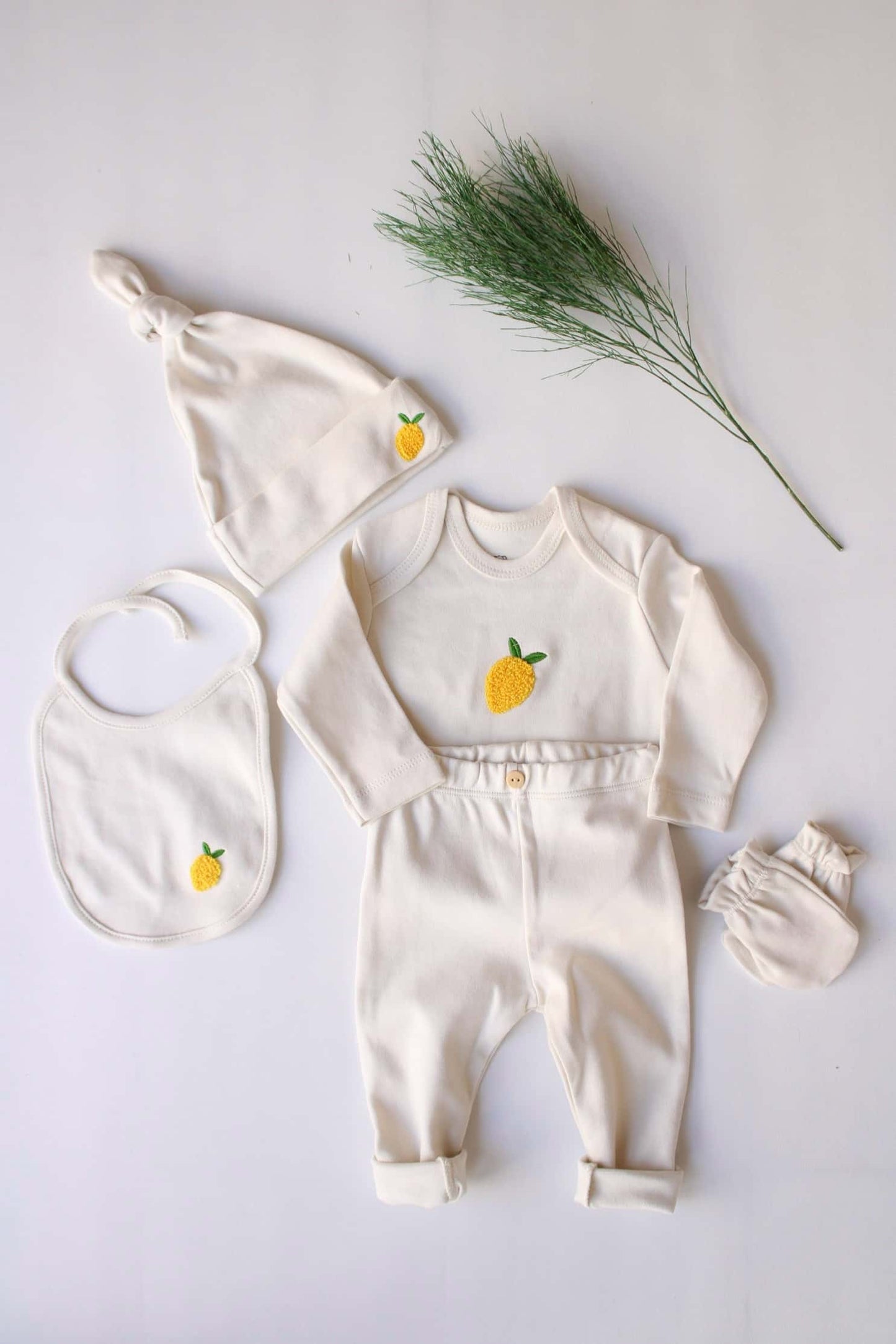 Honey and Hive - Lemon Patterned 5 Piece Newborn Set