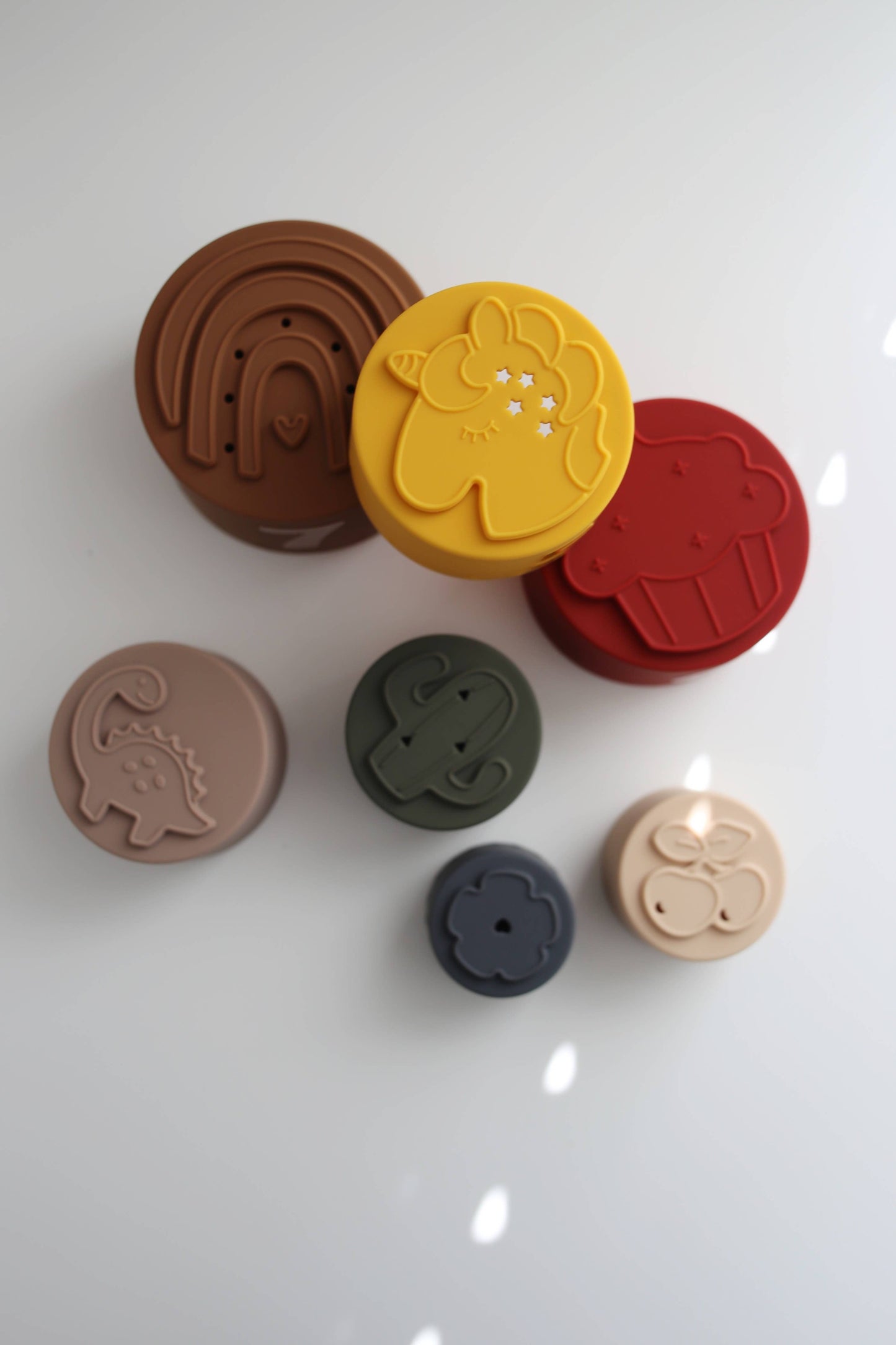 Marlowe & Co - Retro Stacking Silicone Nesting Cups