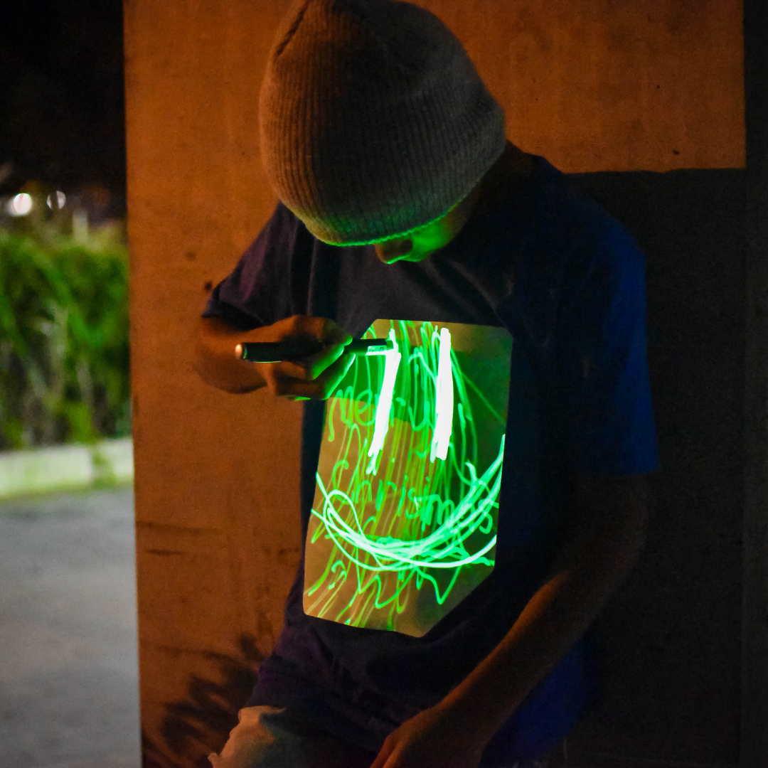 Illuminated Apparel - Kids Interactive Glow T-shirt - Blue/Green