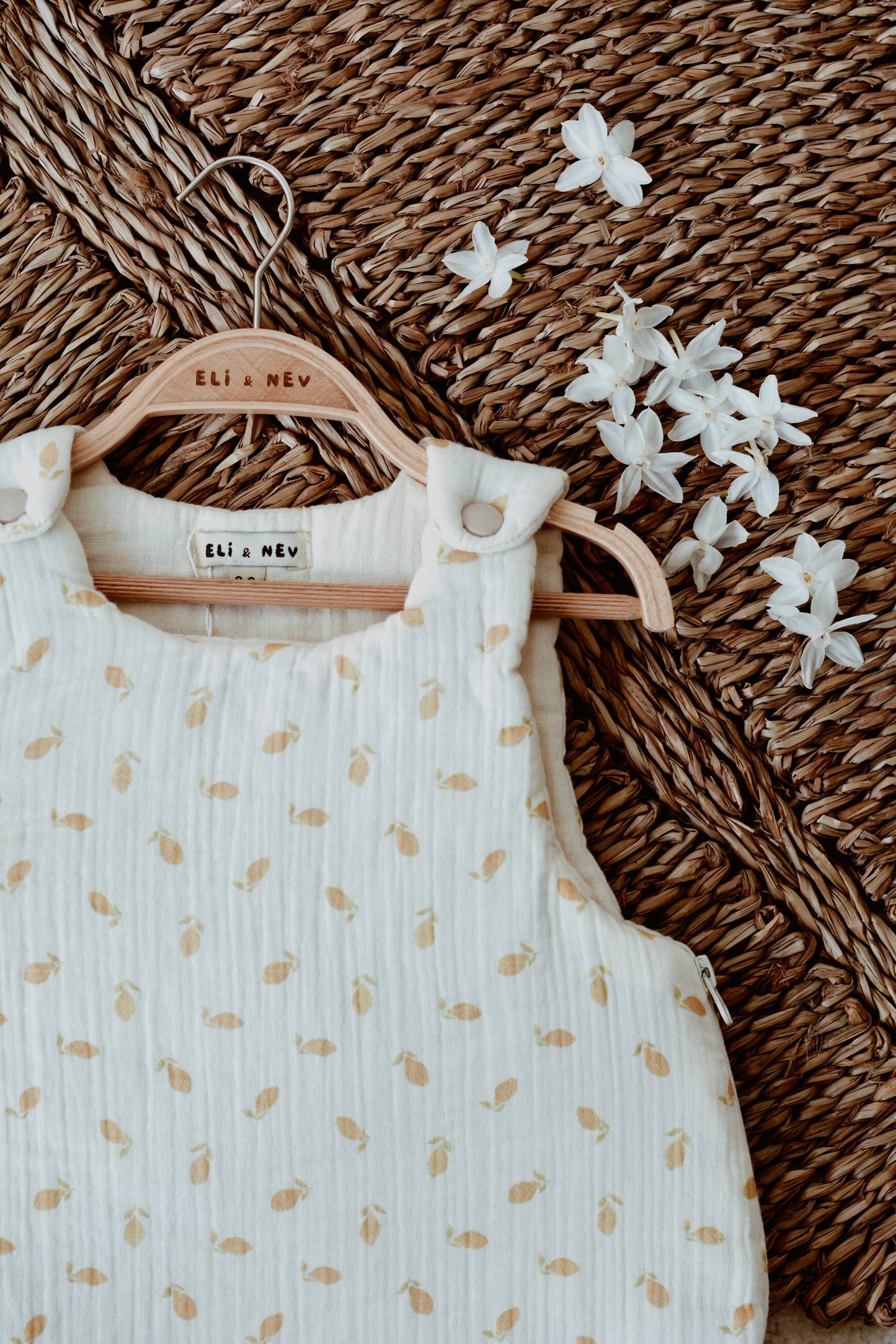 Eli & Nev - Baby sleep sack 100% cotton muslin - lemons