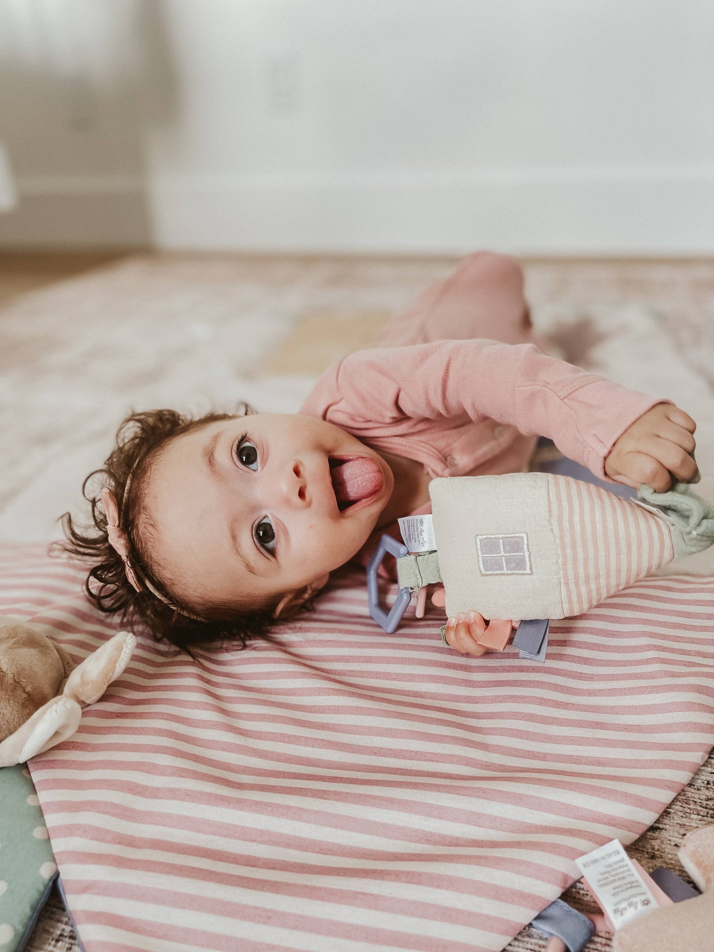 Itzy Ritzy - Bitzy Bespoke Ritzy Jingle Attachable Travel Toy
