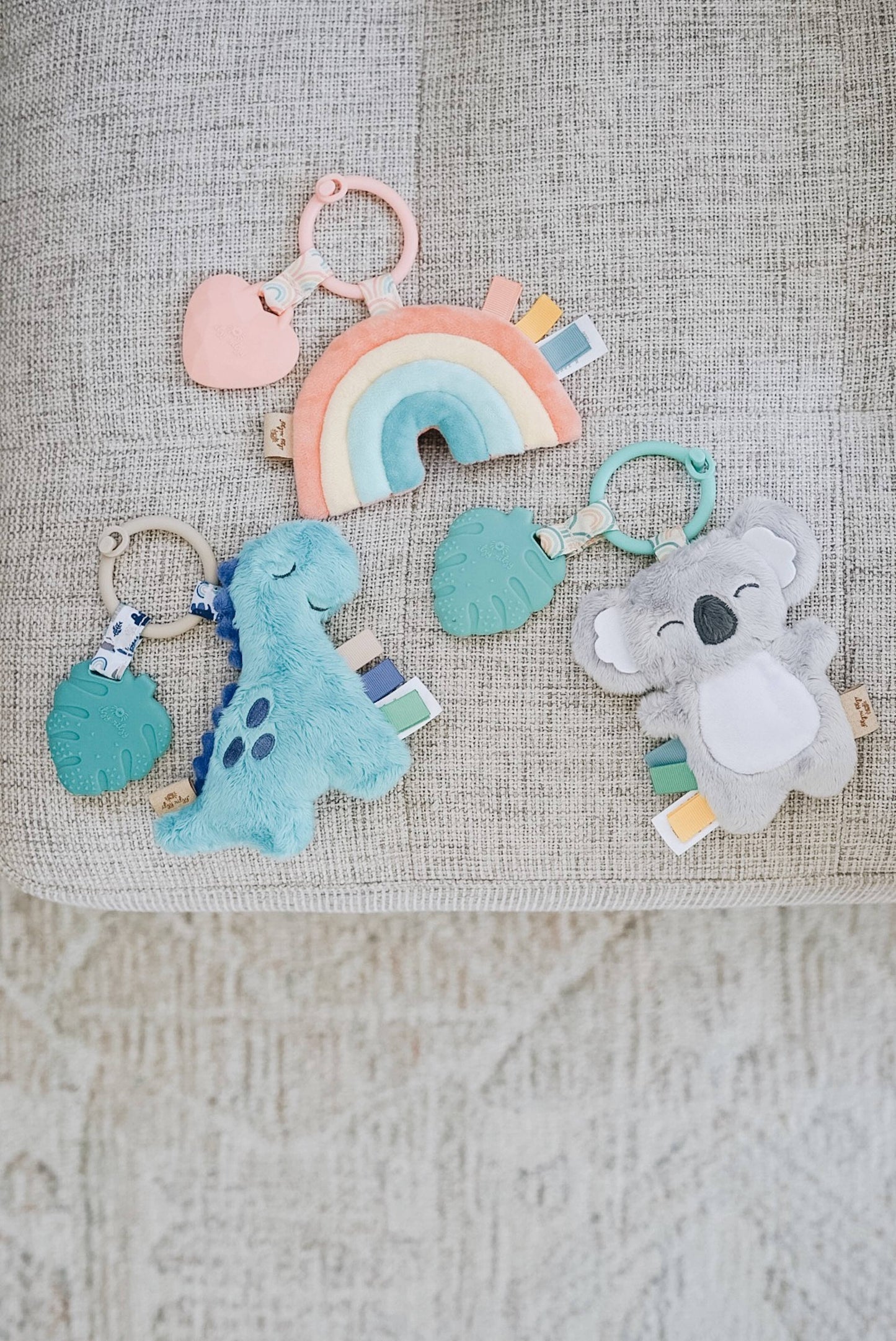 Itzy Ritzy - Itzy Pal™ Plush + Teether