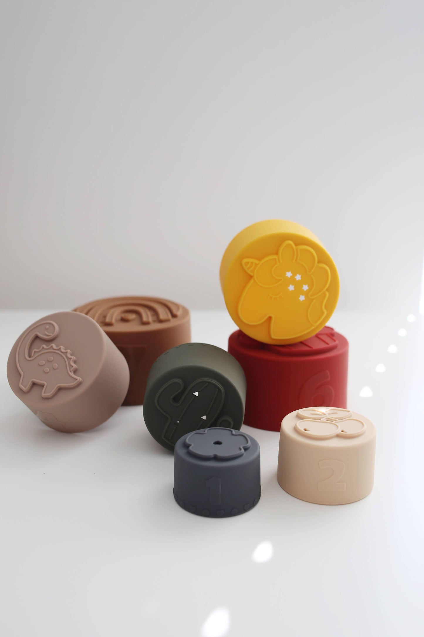 Marlowe & Co - Retro Stacking Silicone Nesting Cups