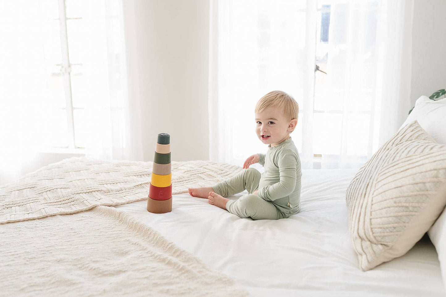 Marlowe & Co - Retro Stacking Silicone Nesting Cups