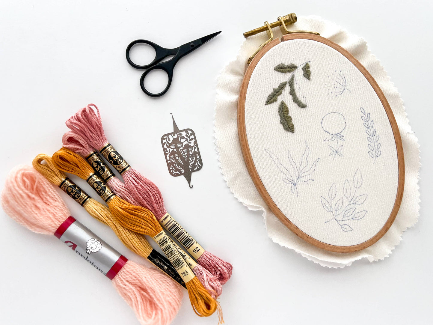 Matryoshka Doll Shop - Needle threader for embroidery, cross stitch, sewing