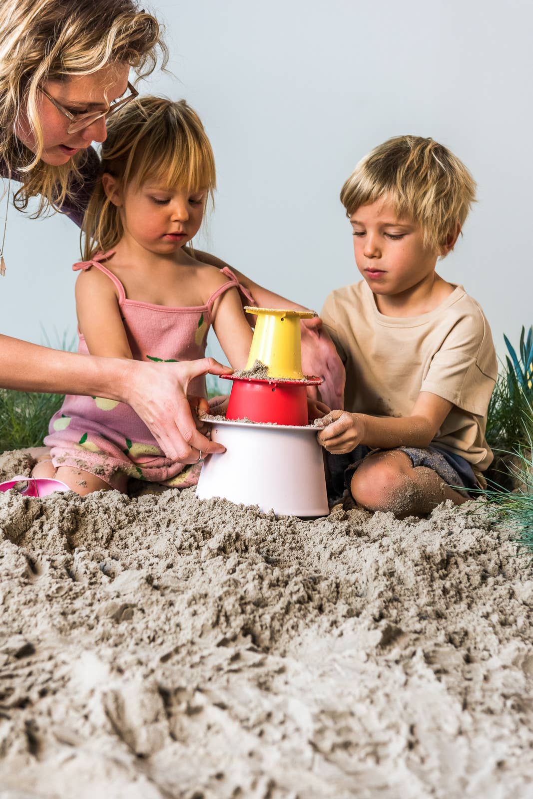 Quut Toys - Quut Alto - Sandcastle builder. Beach and Sand Toy.