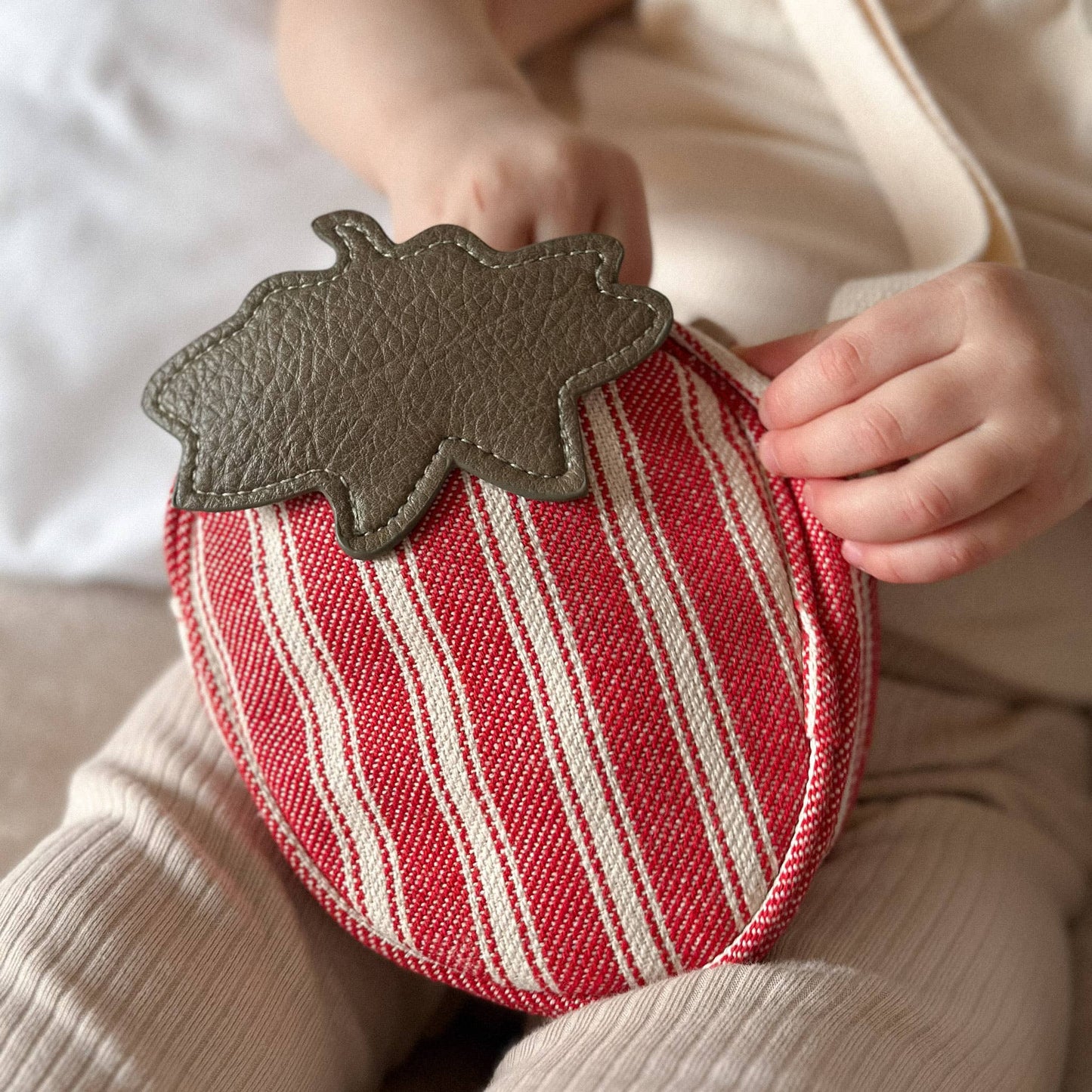 Little Lamb Kind - BERRY CUTE // Sling bag