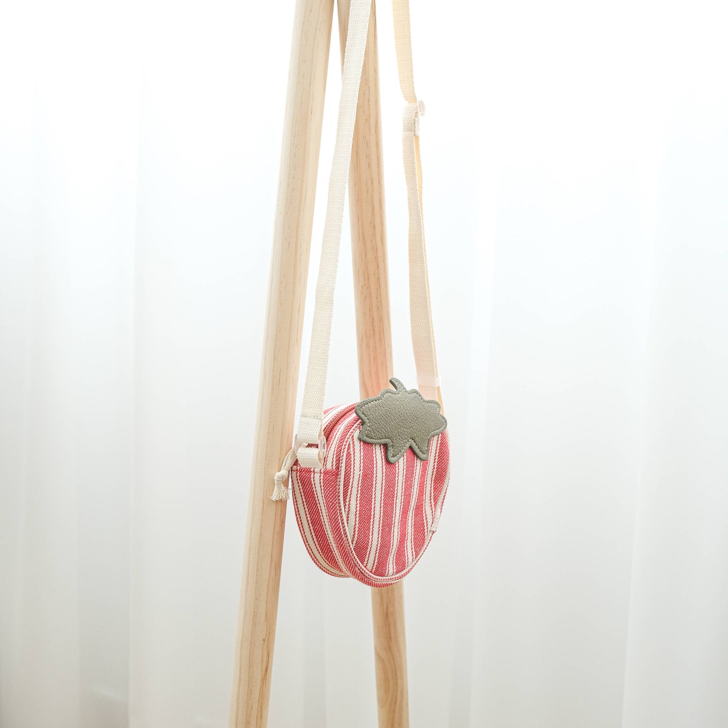 Little Lamb Kind - BERRY CUTE // Sling bag