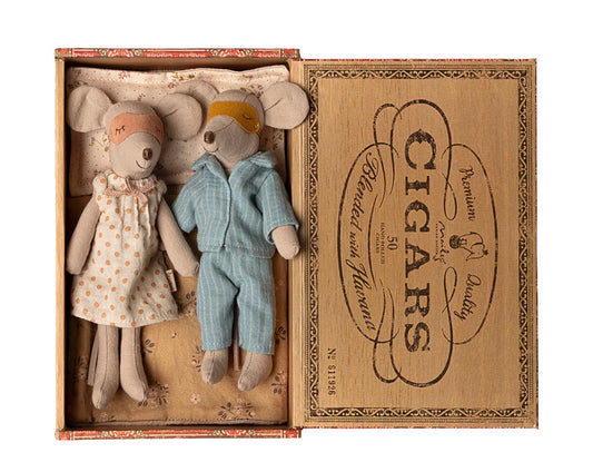 Maileg - Mum & Dad in Cigarbox