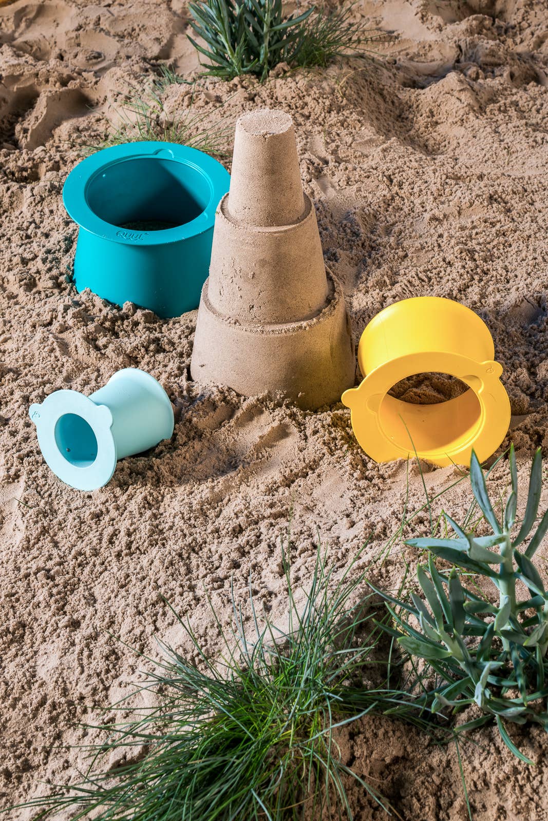 Quut Toys - Quut Alto - Sandcastle builder. Beach and Sand Toy.