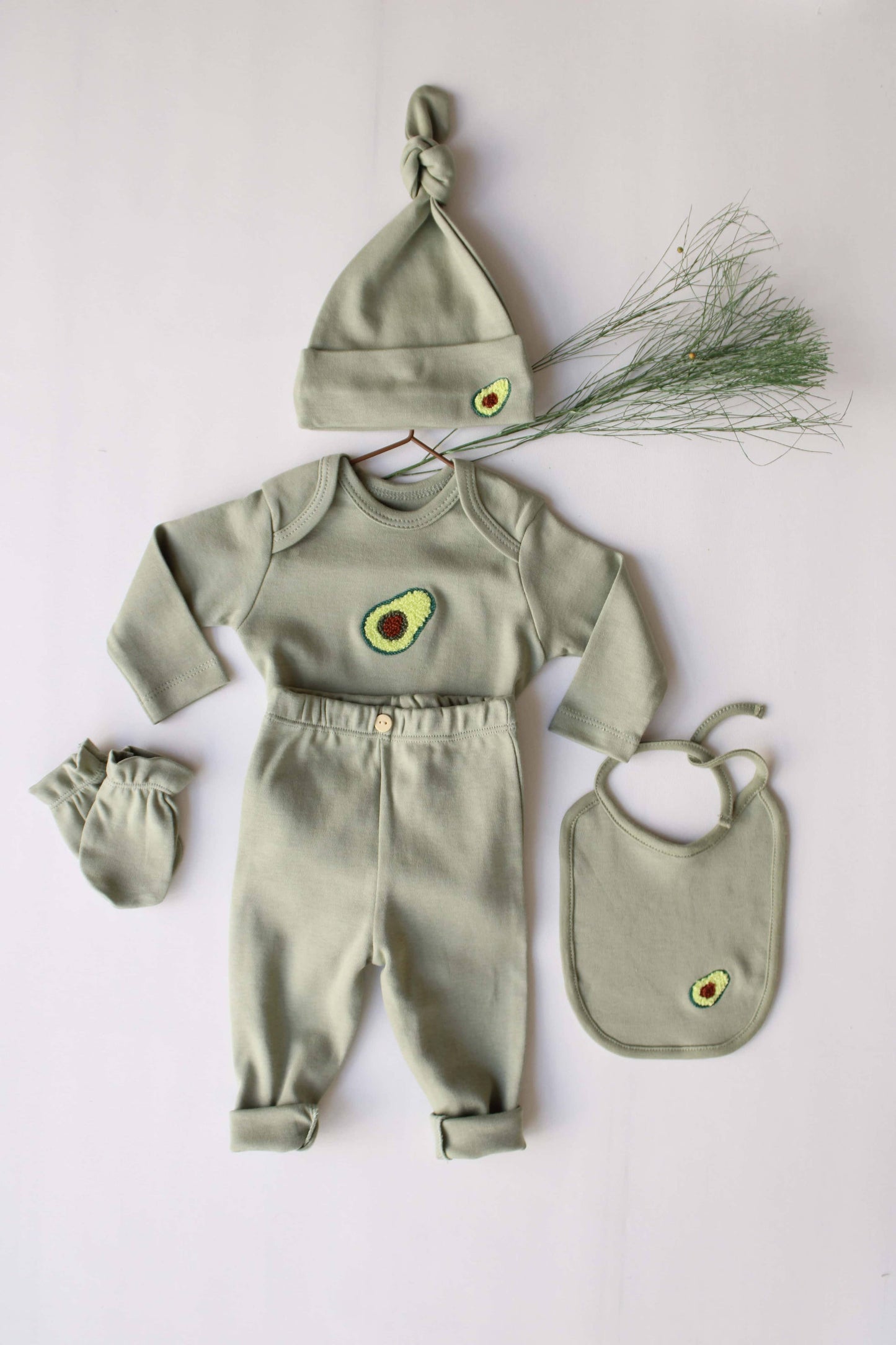 Honey and Hive - Avocado Patterned 5 Piece Newborn