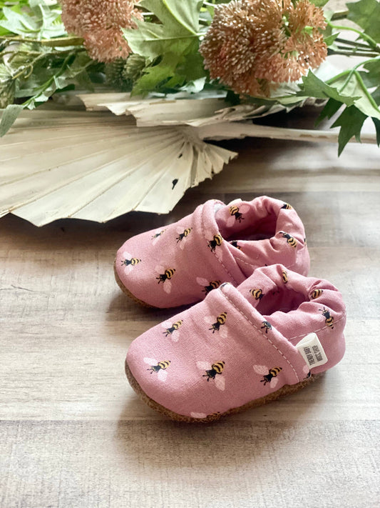 Trendy Baby Mocc Shop - Pink Bees Baby Moccasins