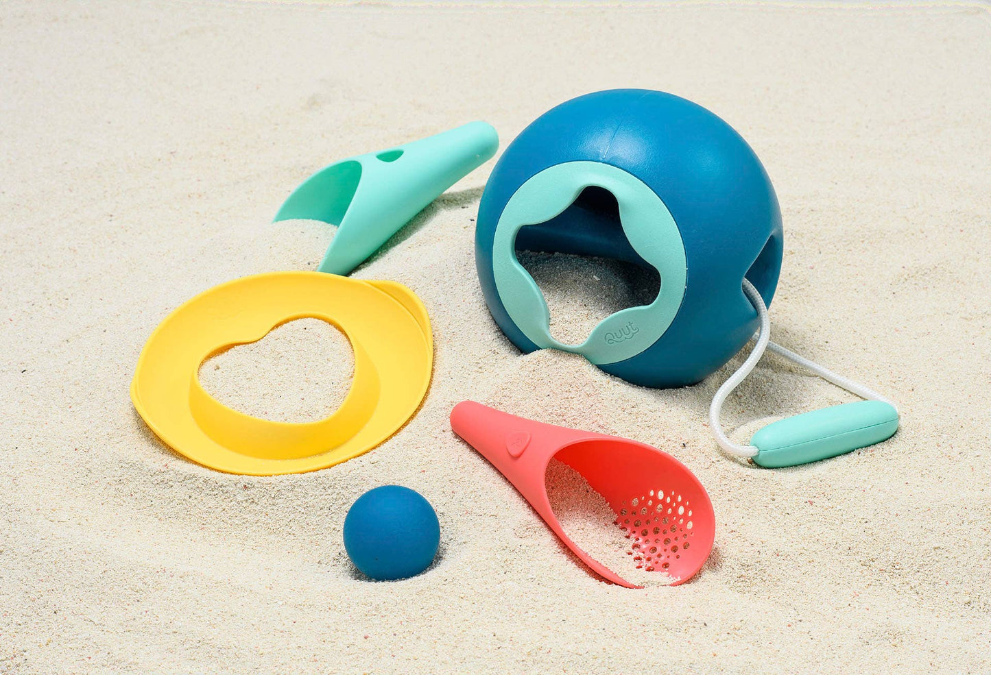 Quut Toys - Quut Beach Set -  Mini Ballo, Cuppi and Magic Sand Shape
