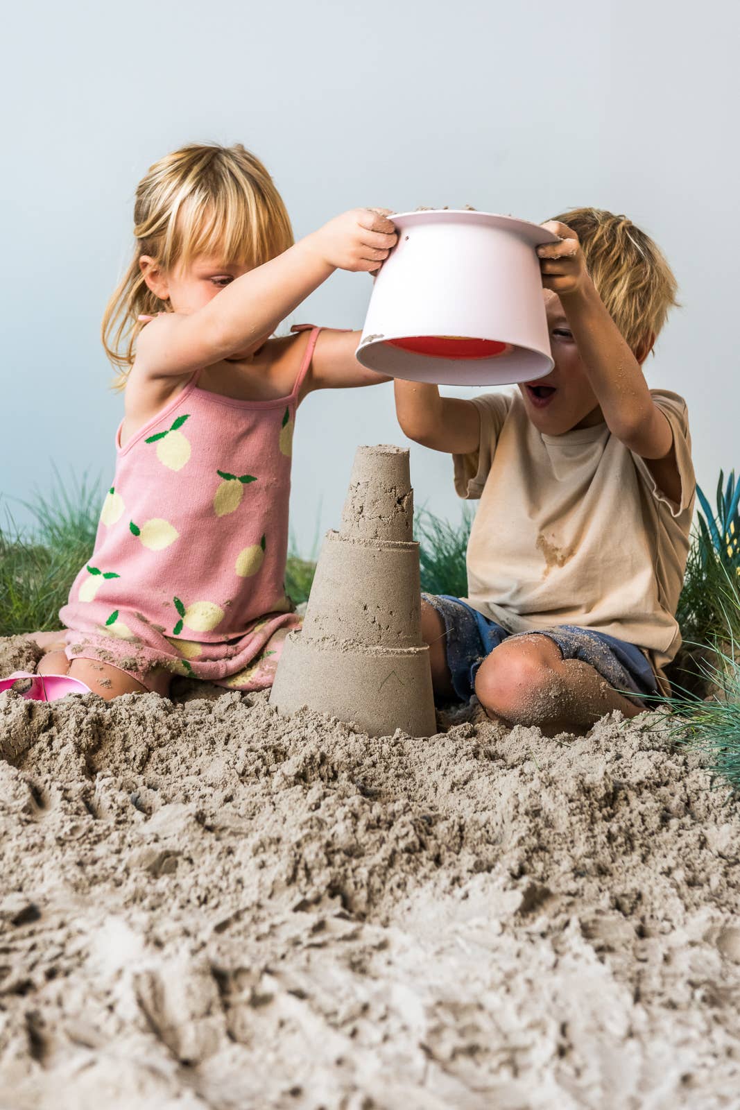 Quut Toys - Quut Alto - Sandcastle builder. Beach and Sand Toy.