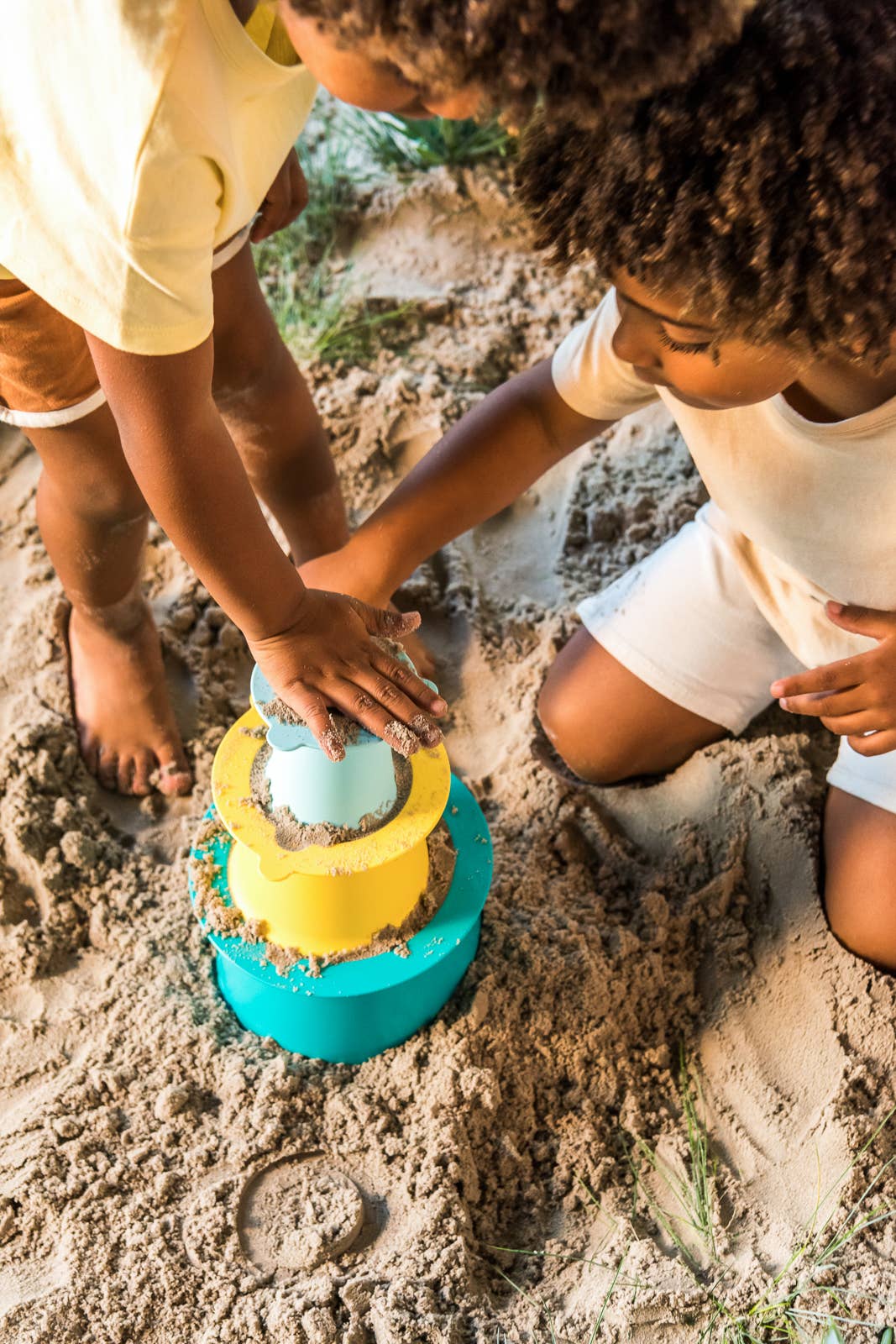 Quut Toys - Quut Alto - Sandcastle builder. Beach and Sand Toy.