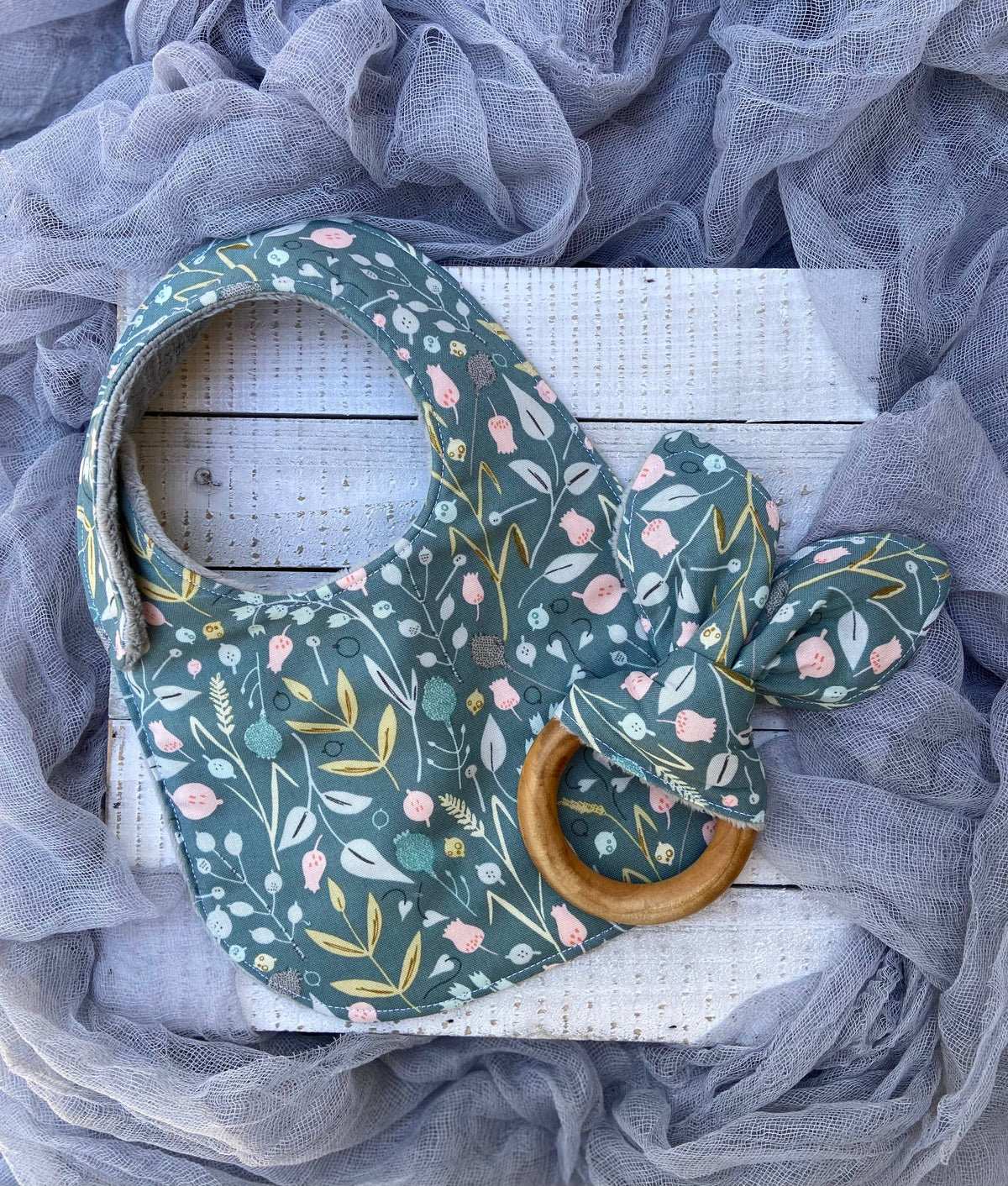 Port & Starbird - Ditzy Floral Bib