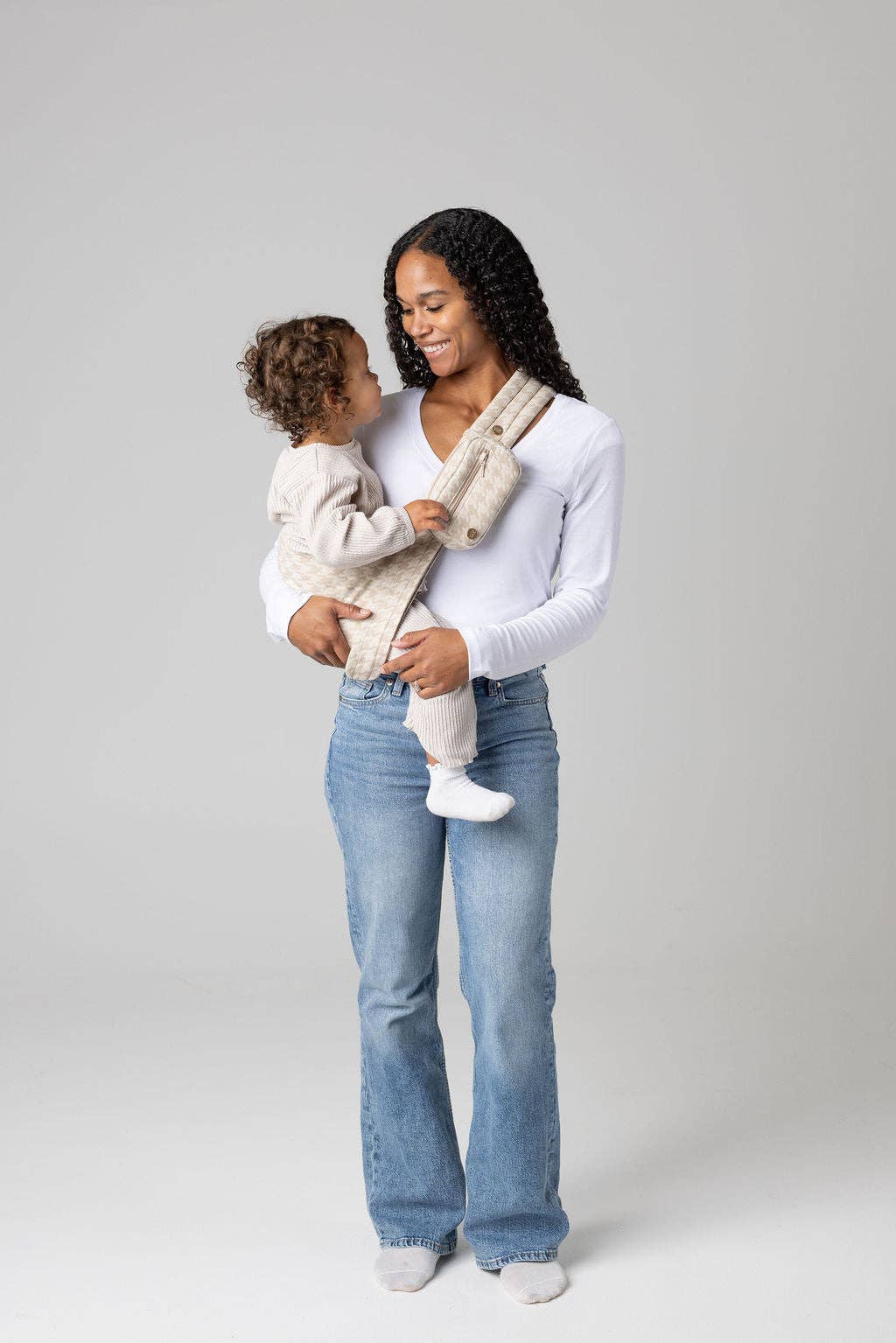 Mabē Baby Carriers - The Monarch Accessory Bag - Houndstooth