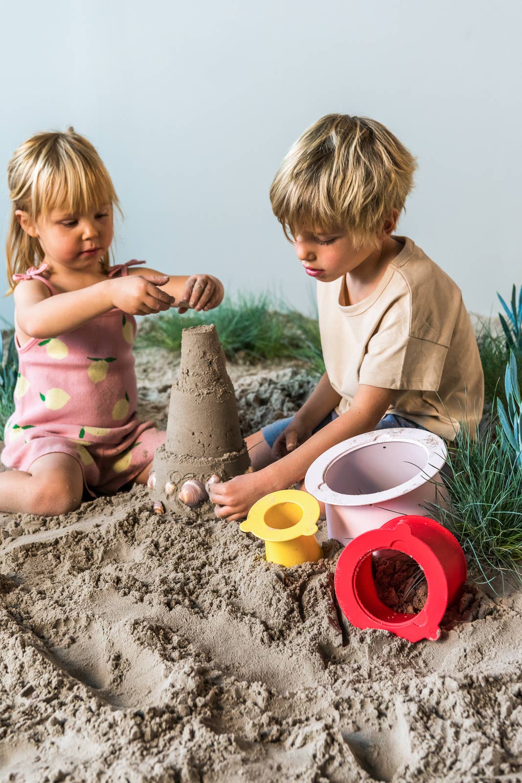 Quut Toys - Quut Alto - Sandcastle builder. Beach and Sand Toy.