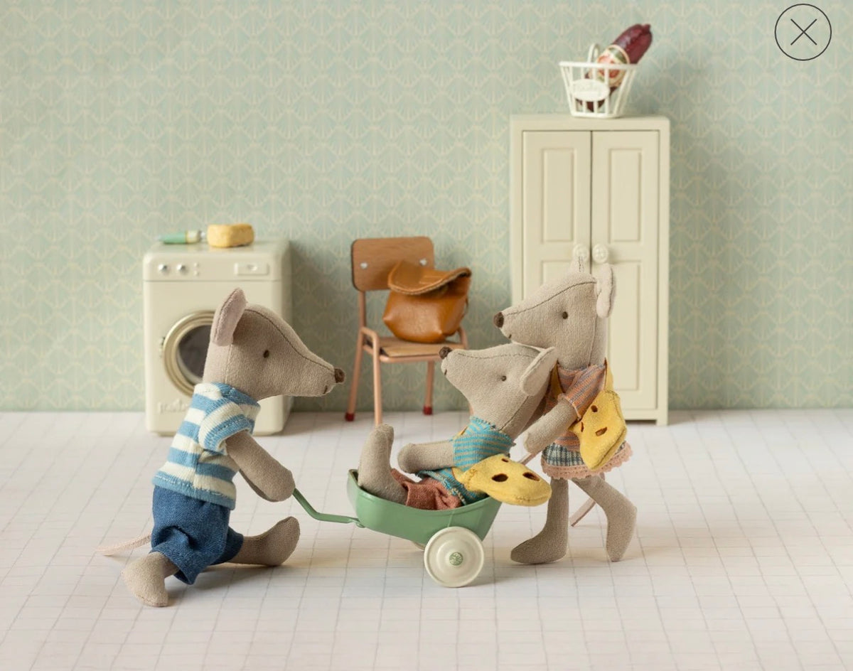 Maileg - Little Sister Mouse with Bag