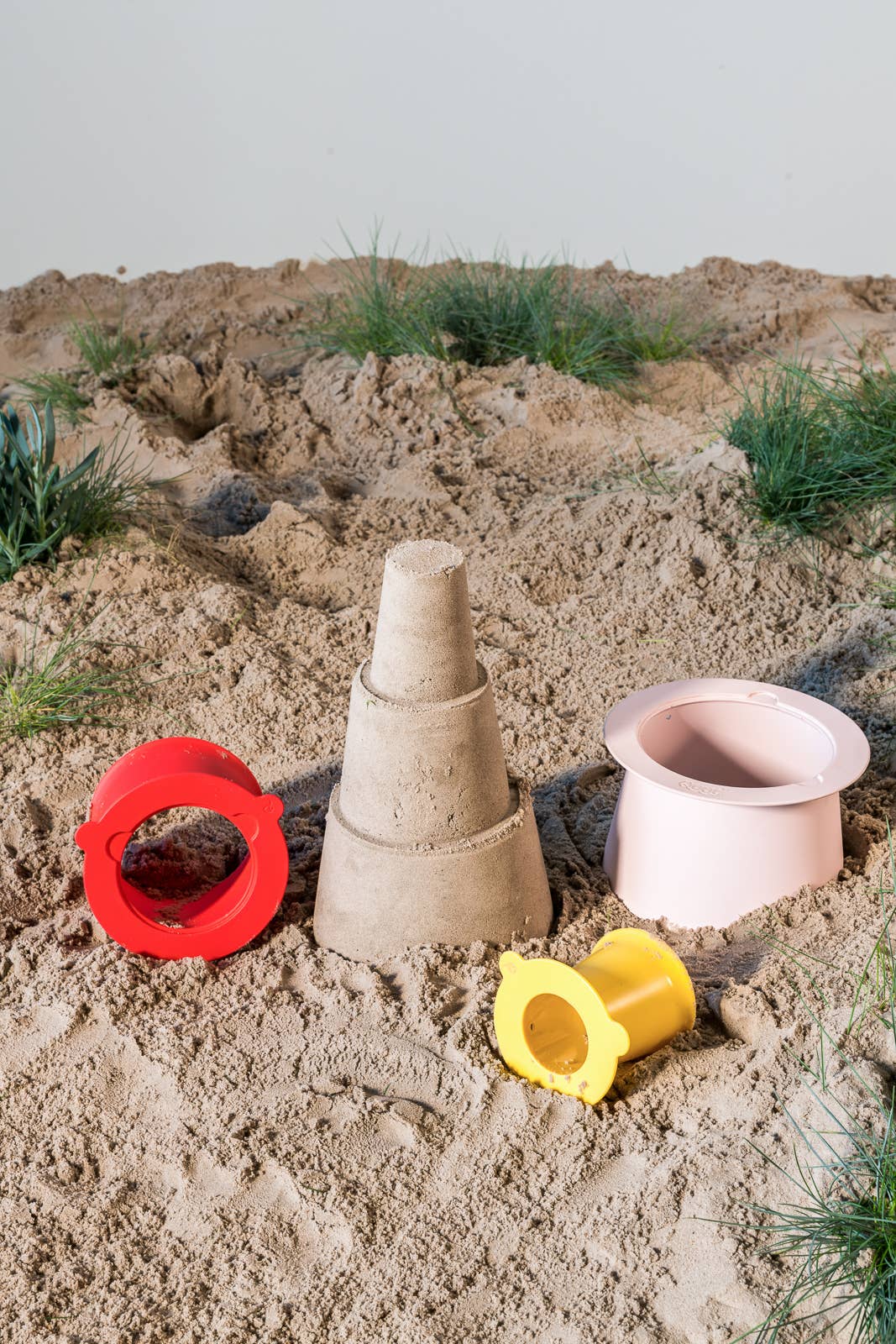 Quut Toys - Quut Alto - Sandcastle builder. Beach and Sand Toy.