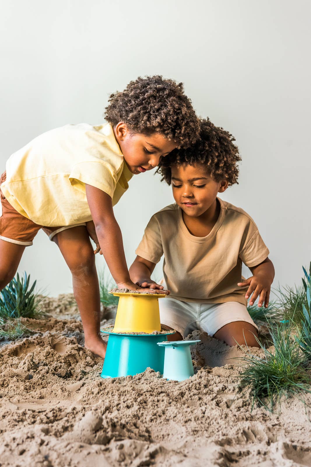 Quut Toys - Quut Alto - Sandcastle builder. Beach and Sand Toy.
