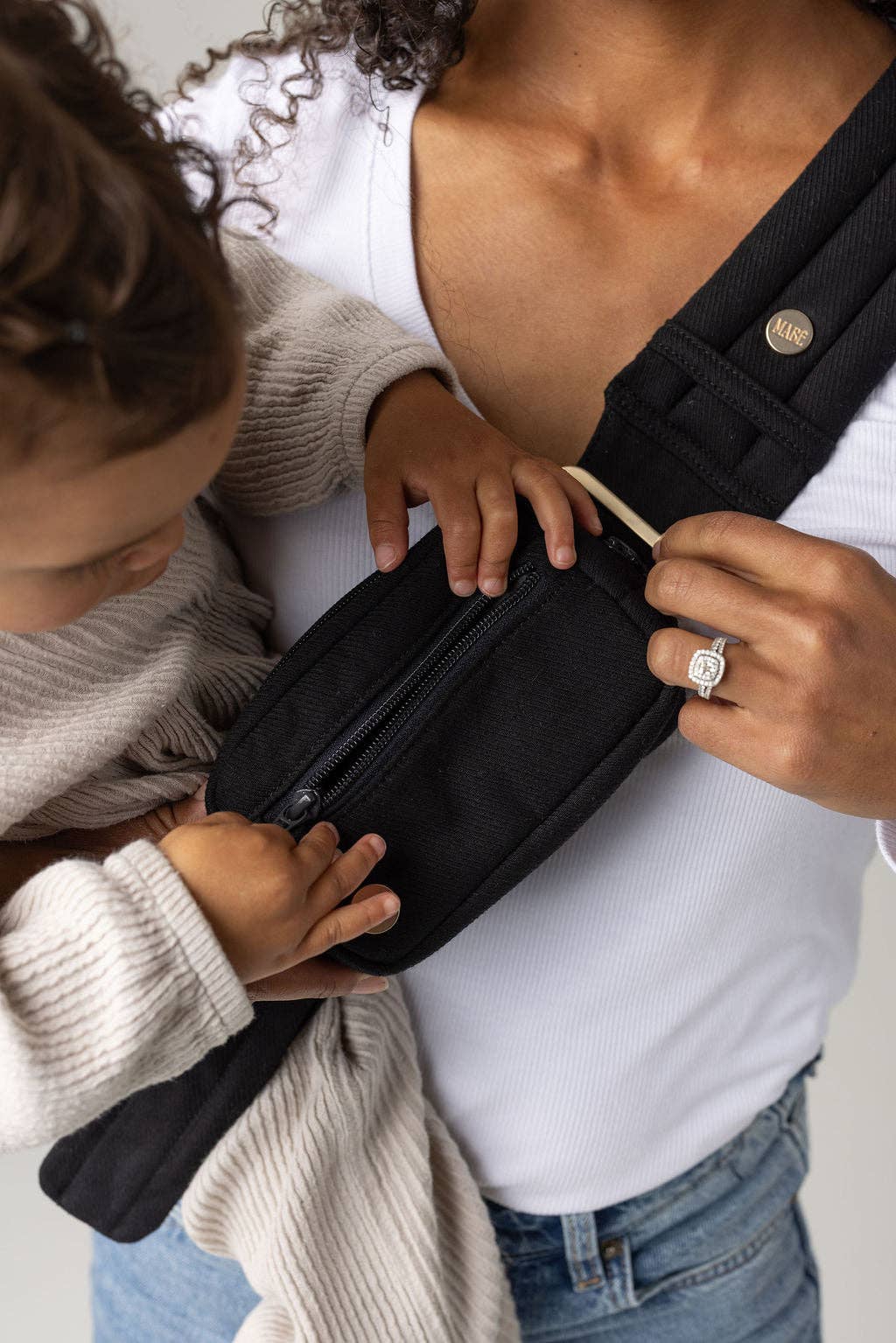 Mabē Baby Carriers - The Monarch Accessory Bag - Ebony