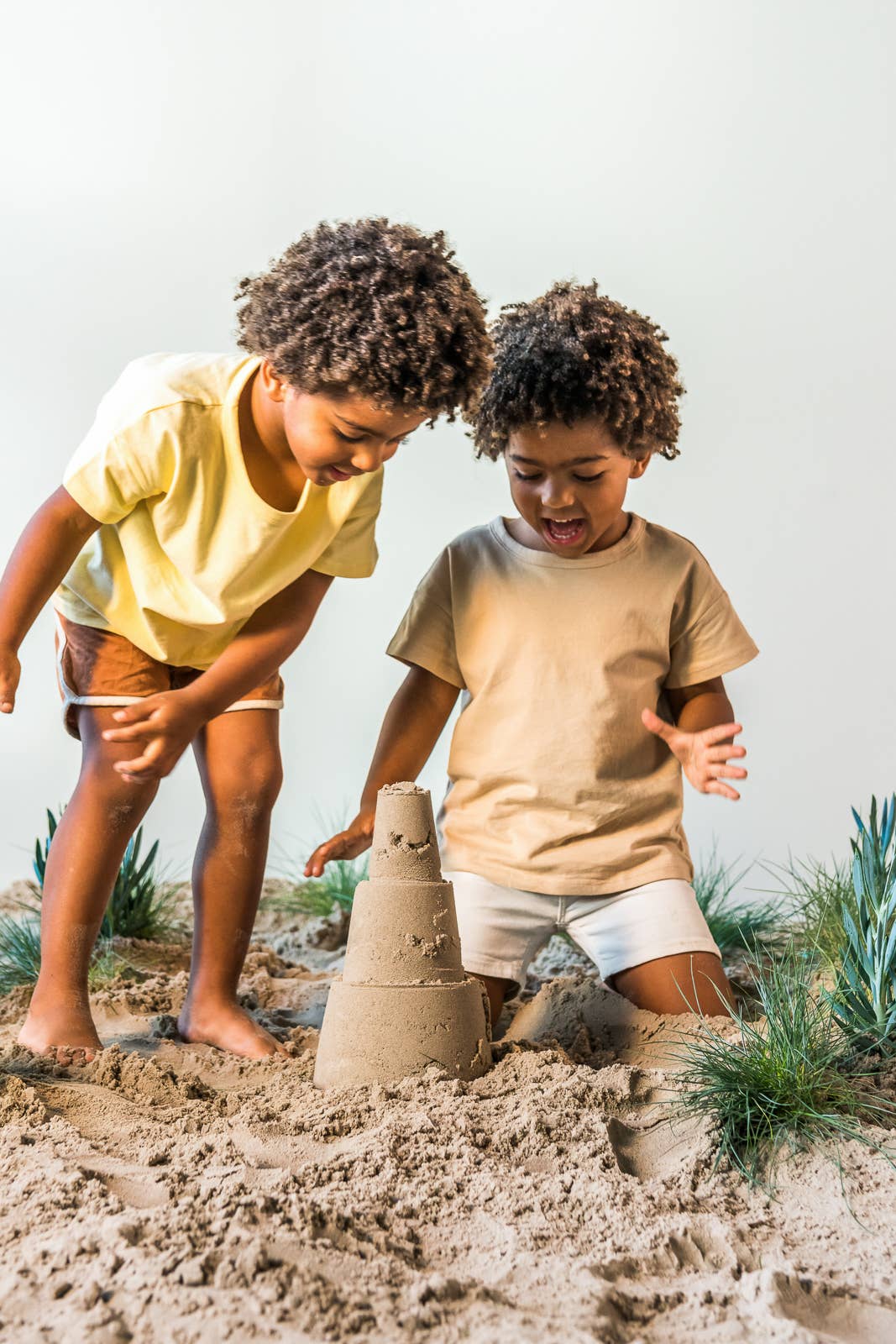 Quut Toys - Quut Alto - Sandcastle builder. Beach and Sand Toy.