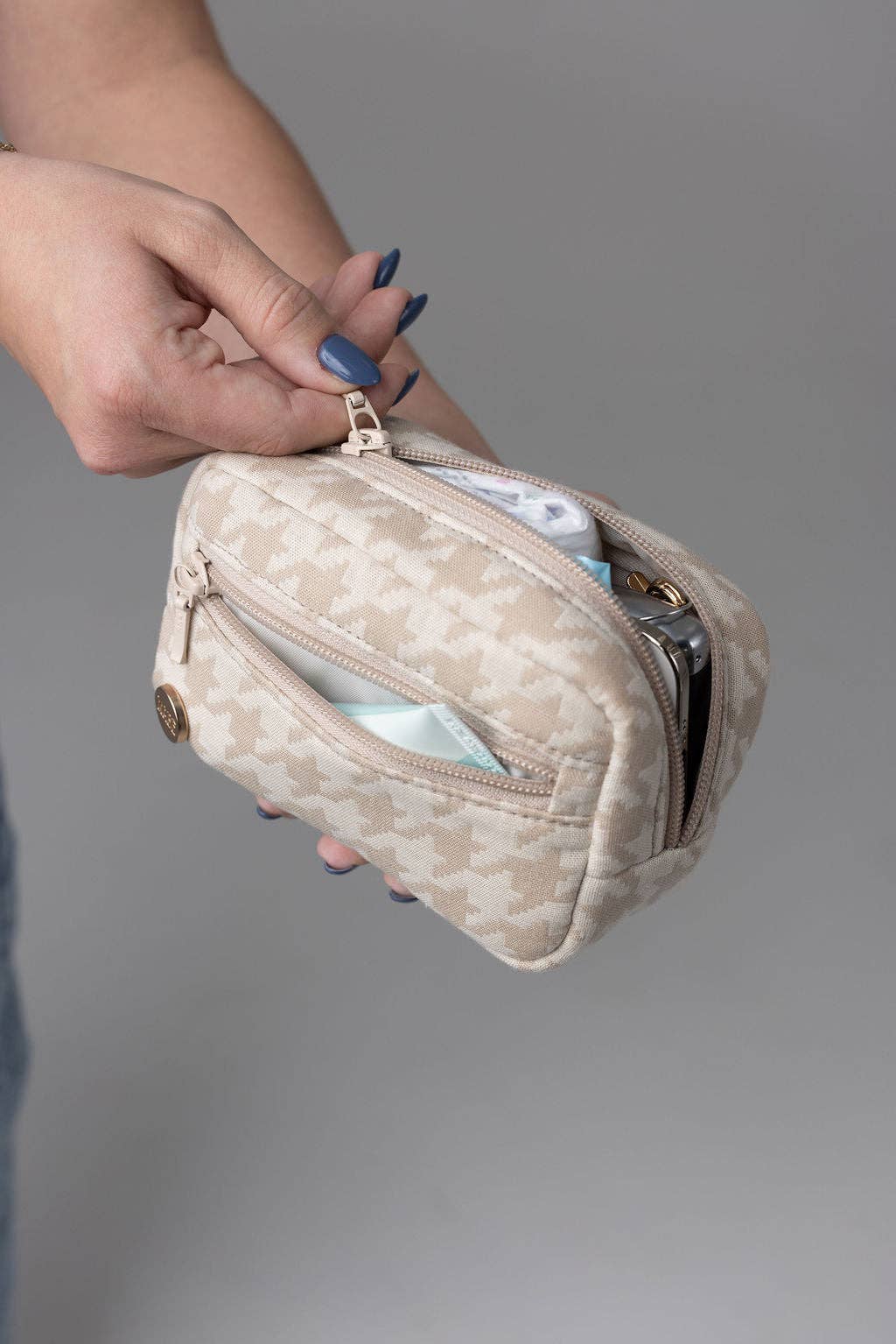 Mabē Baby Carriers - The Monarch Accessory Bag - Houndstooth