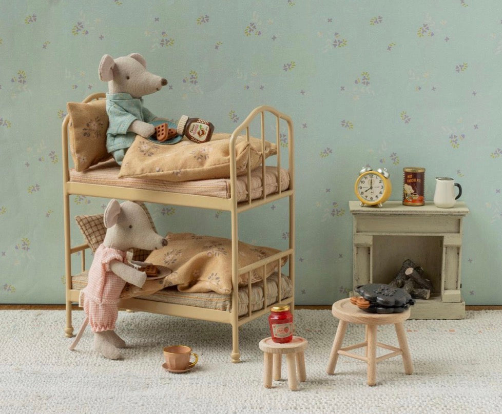 Maileg - Little Sister Mouse in Matchbox