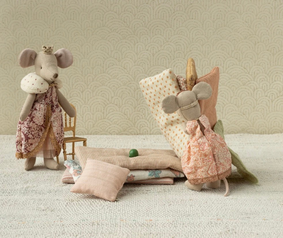Maileg - Princess and the Pea, Big Sister Mouse