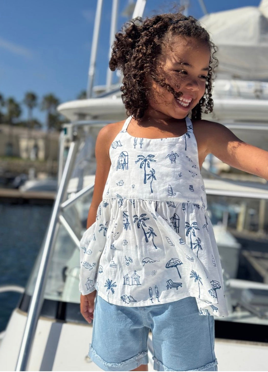 Vignette - Katie Top - Navy Beach Scene