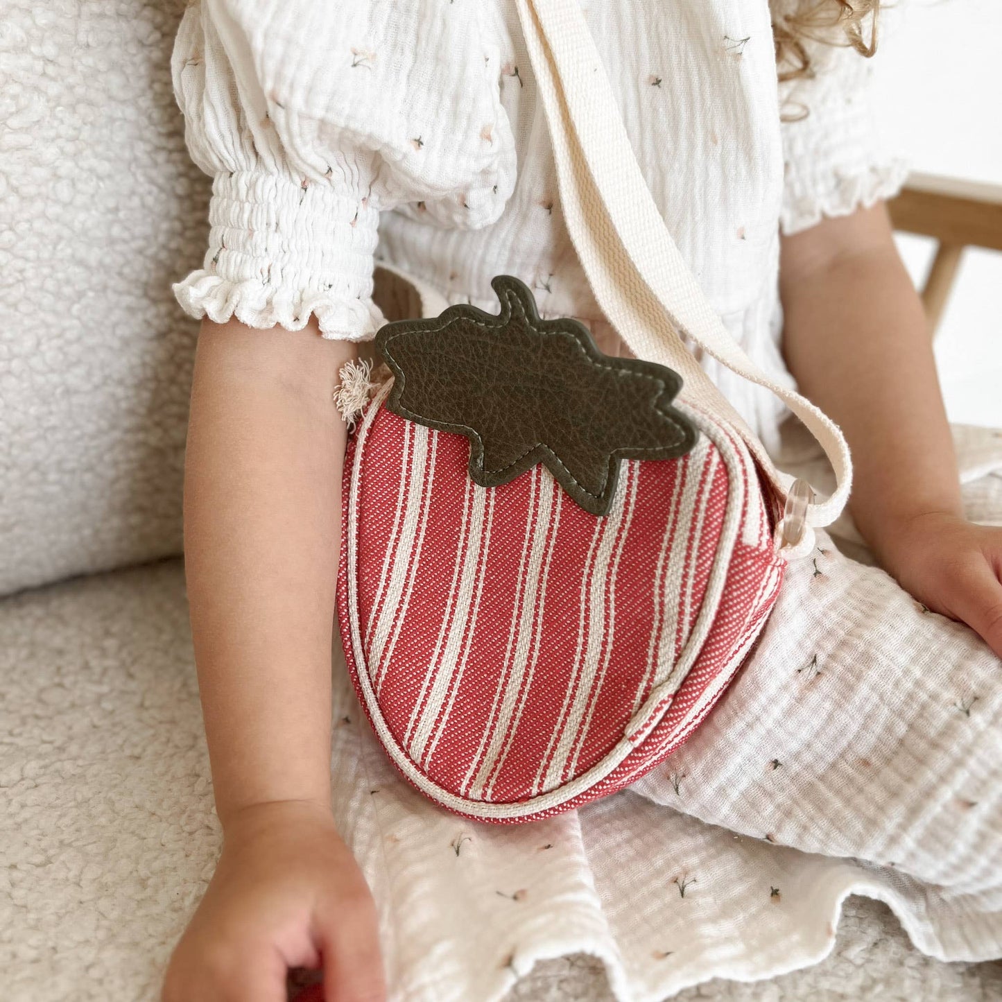 Little Lamb Kind - BERRY CUTE // Sling bag