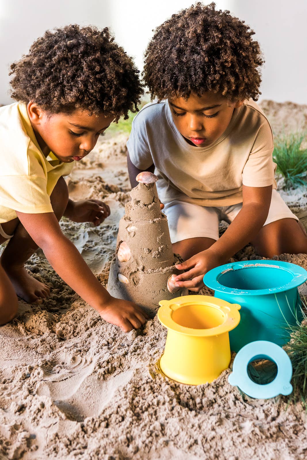 Quut Toys - Quut Alto - Sandcastle builder. Beach and Sand Toy.