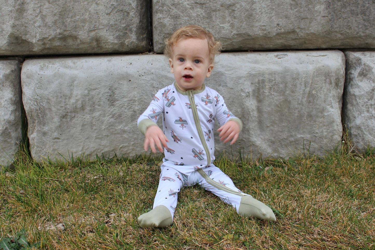 Tiny toes Baby Co - Vintage Airplane Bamboo Zipper Romper