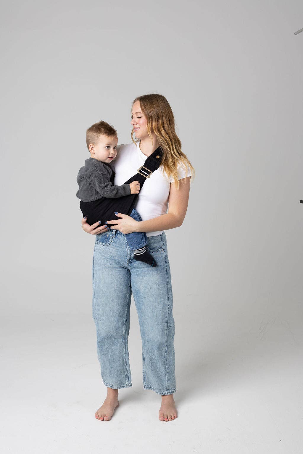 Mabē Baby Carriers - The Monarch Toddler Sling - Ebony