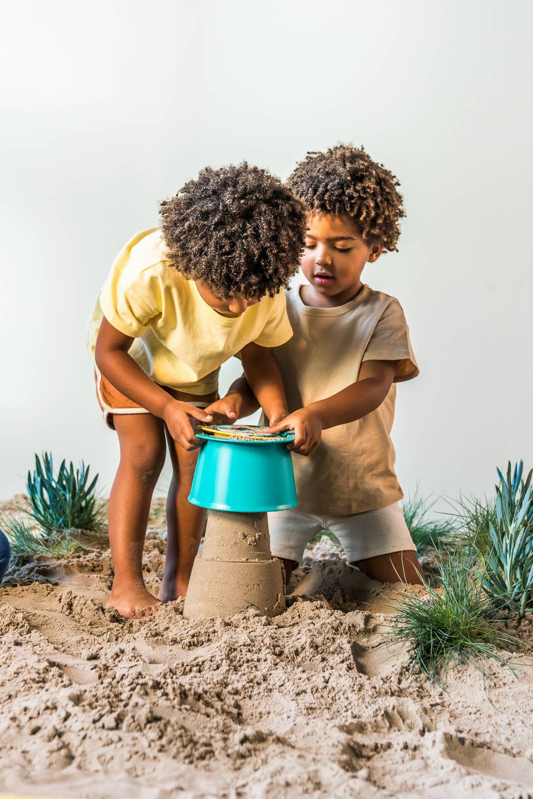 Quut Toys - Quut Alto - Sandcastle builder. Beach and Sand Toy.