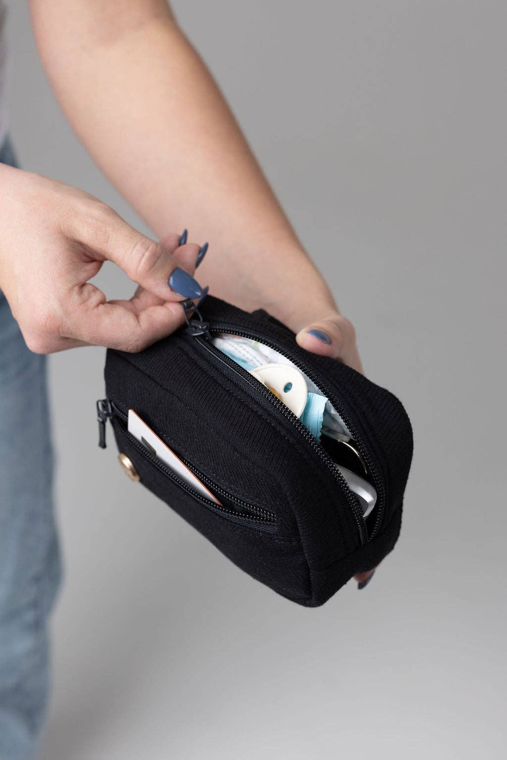Mabē Baby Carriers - The Monarch Accessory Bag - Ebony