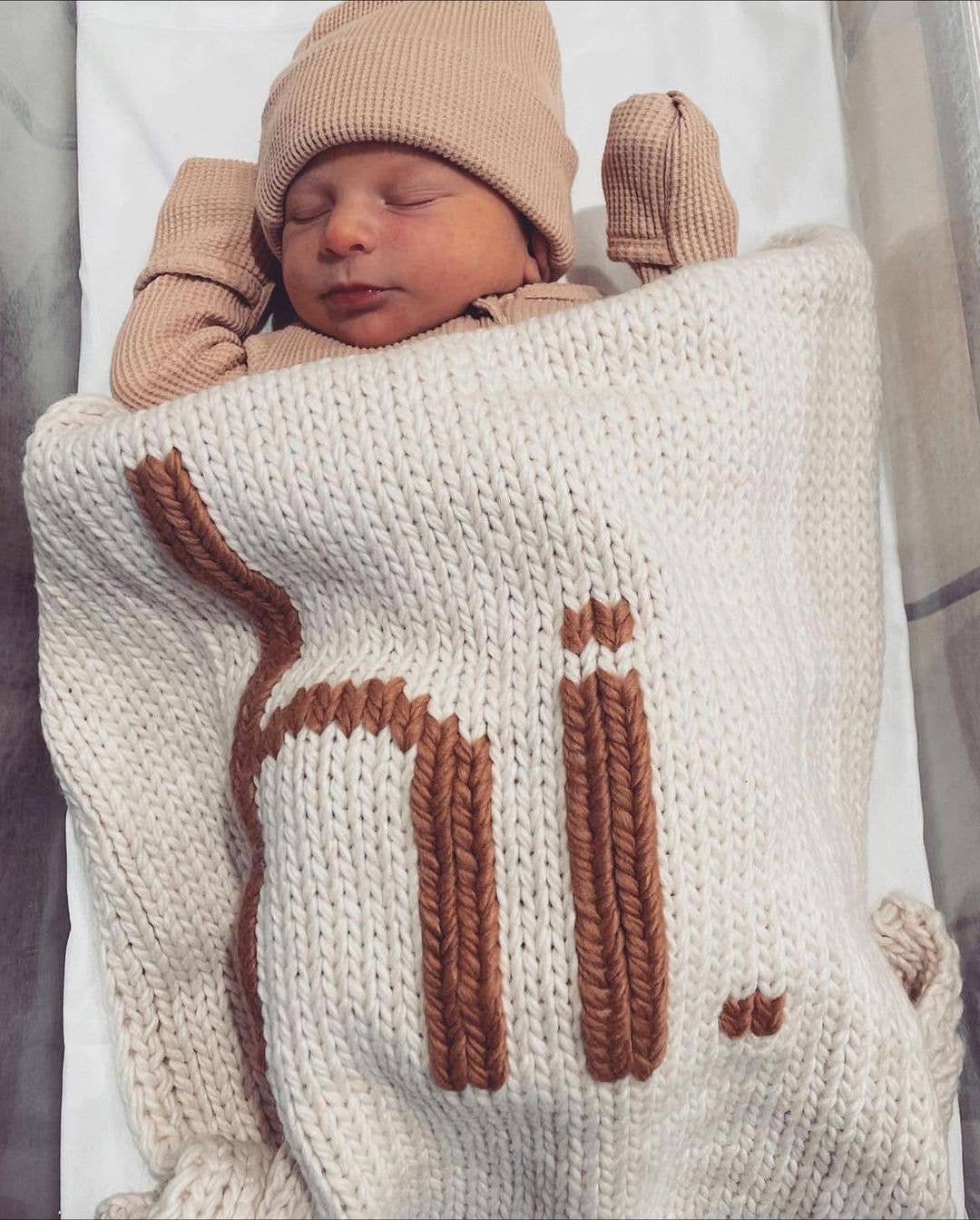 Huggalugs - Hi. Hand Knit Blanket Pecan