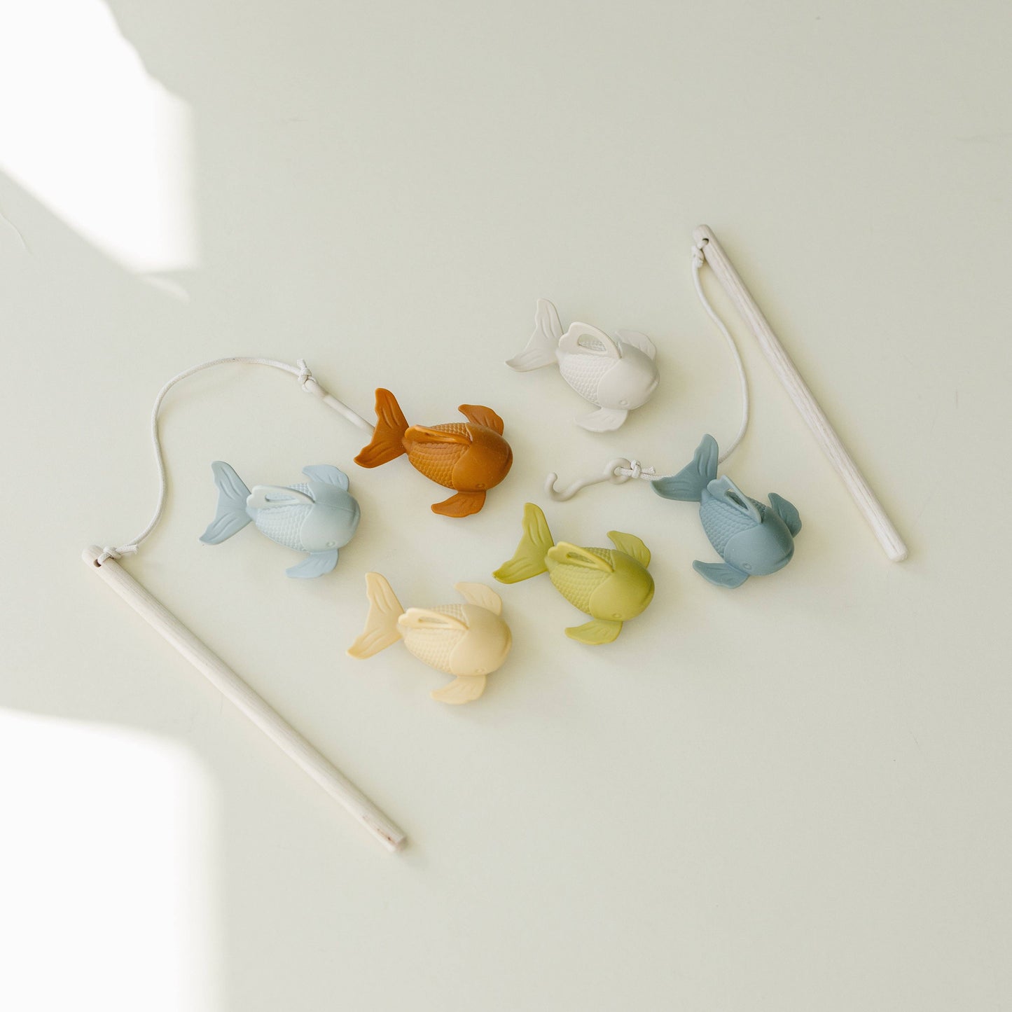 Marlowe & Co - Silicone and Wood Fishing Play Set