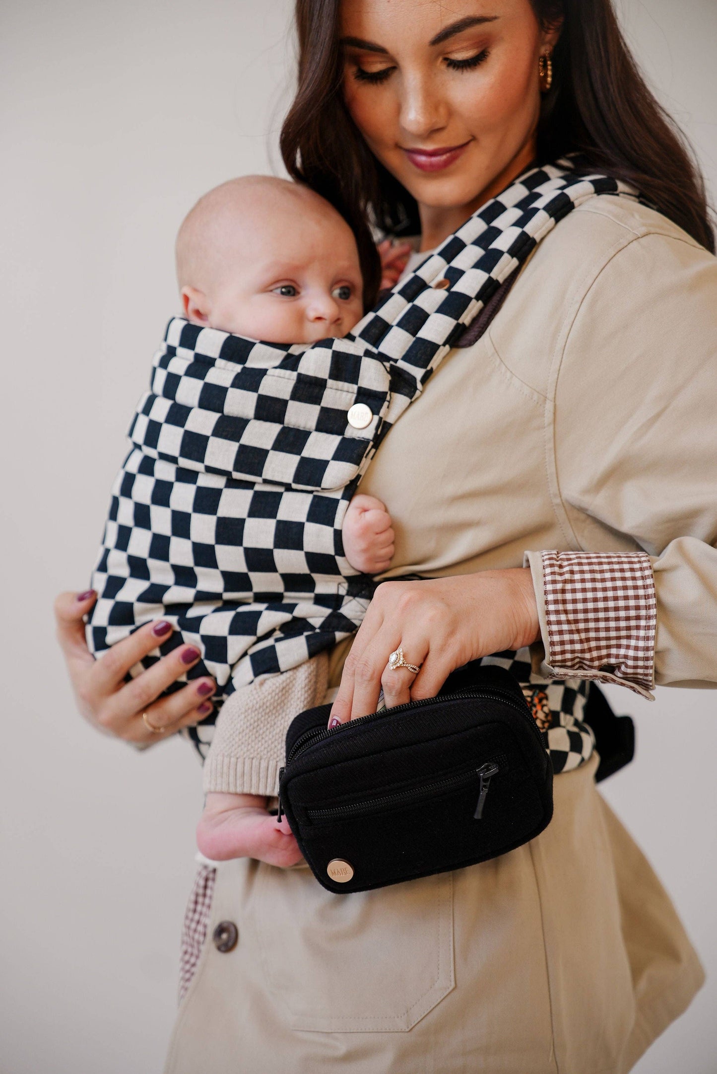 Mabē Baby Carriers - The Monarch Accessory Bag - Ebony
