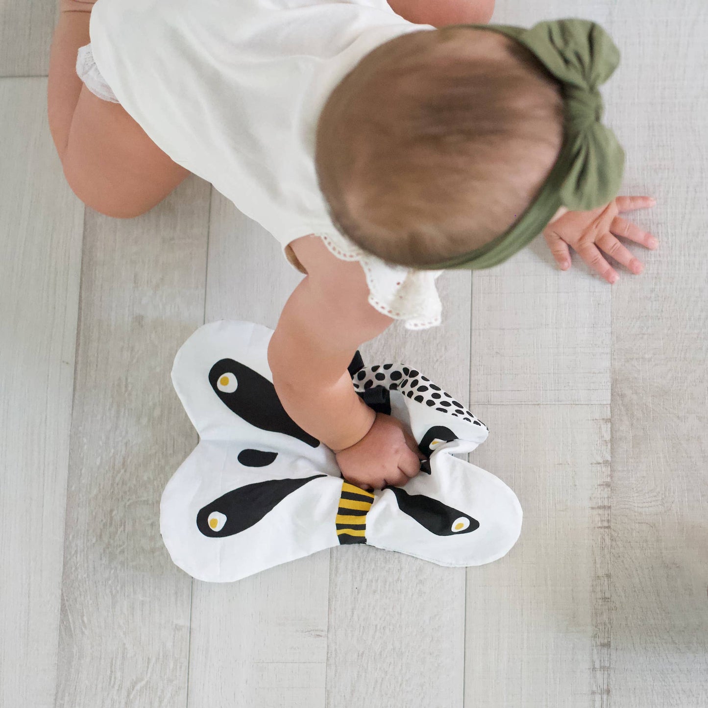Wee Gallery - Butterfly Crinkle - Organic Fabric Baby Crinkle Paper Toy